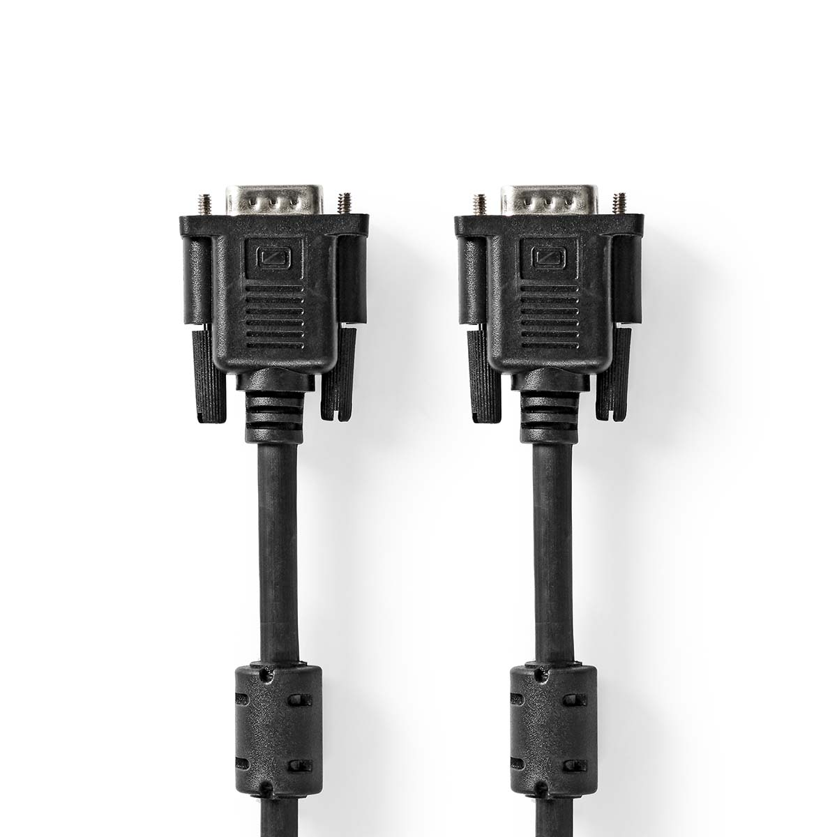 Zwei schwarze VGA-Kabel mit Steckern auf weißem Hintergrund.