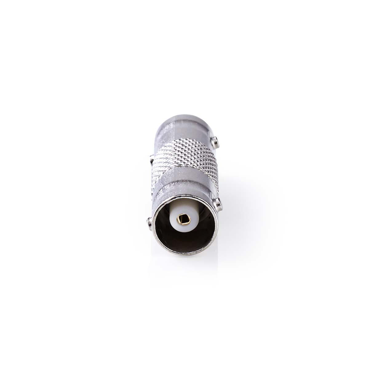 Ein silberner BNC-Stecker vor weißem Hintergrund. Er hat einen Mittelstift und einen äußeren Gewindering.