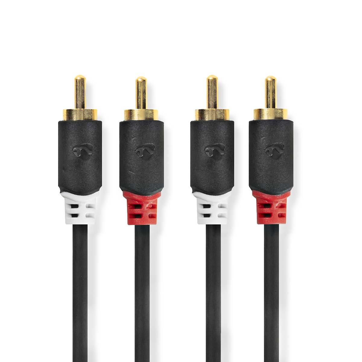 Quatre câbles audio RCA noirs et dorés sur fond blanc.