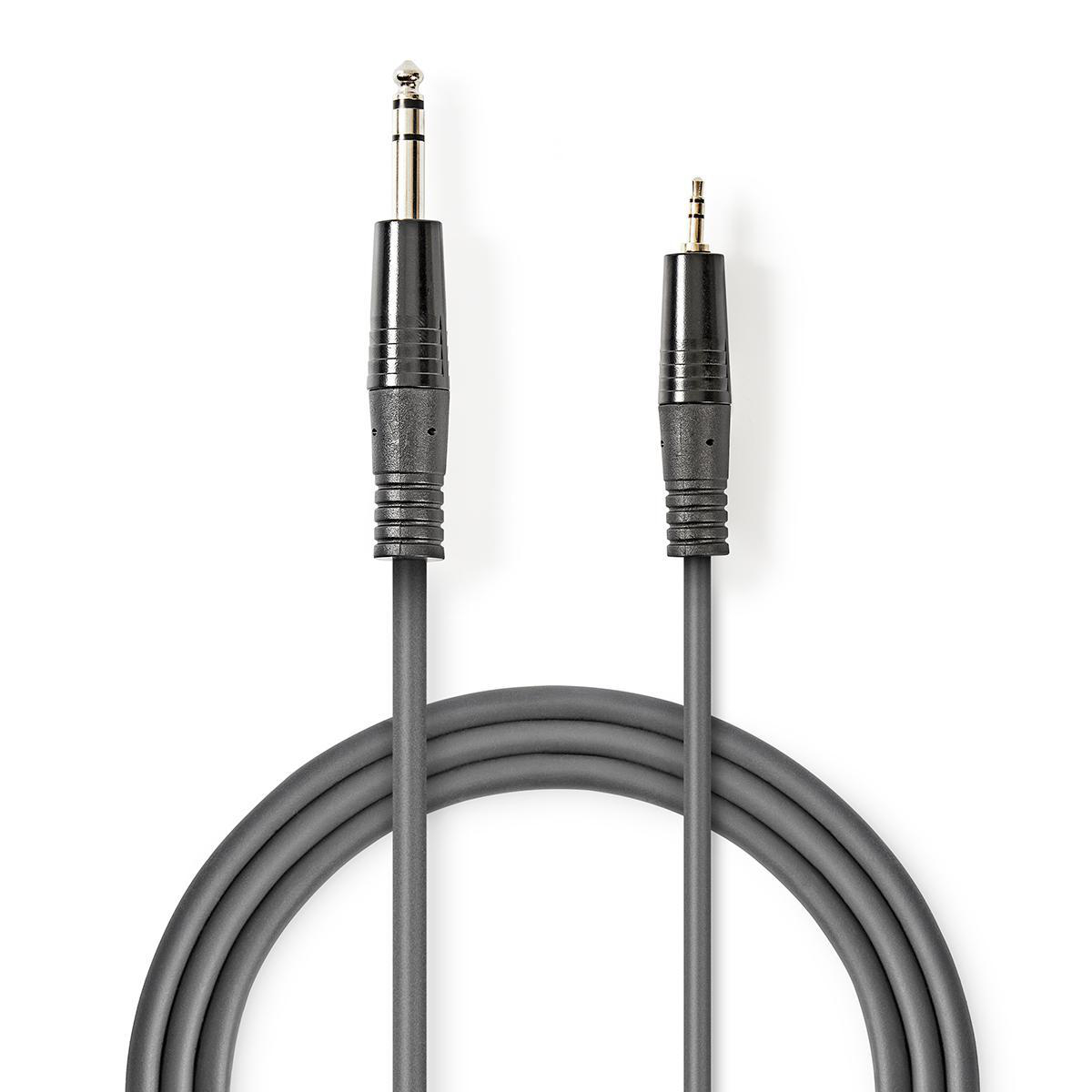 Grijze audiokabel met twee zwarte connectoren op een witte achtergrond. De kabel is opgerold.