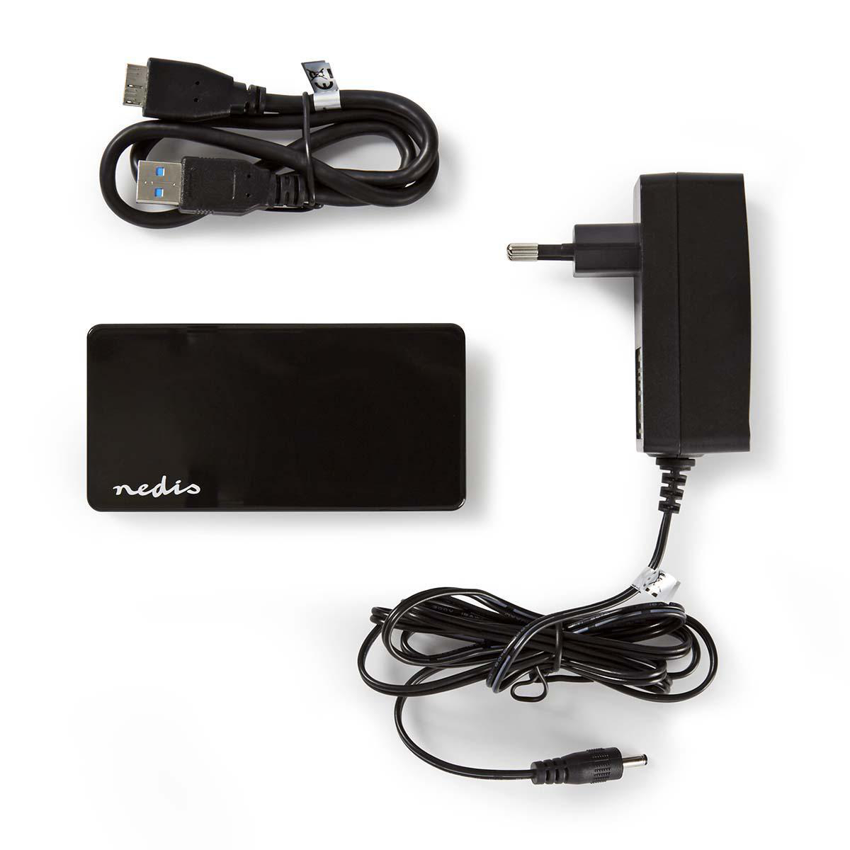 Set met een USB-kabel, een zwarte doos en een voedingsadapter, witte achtergrond.
