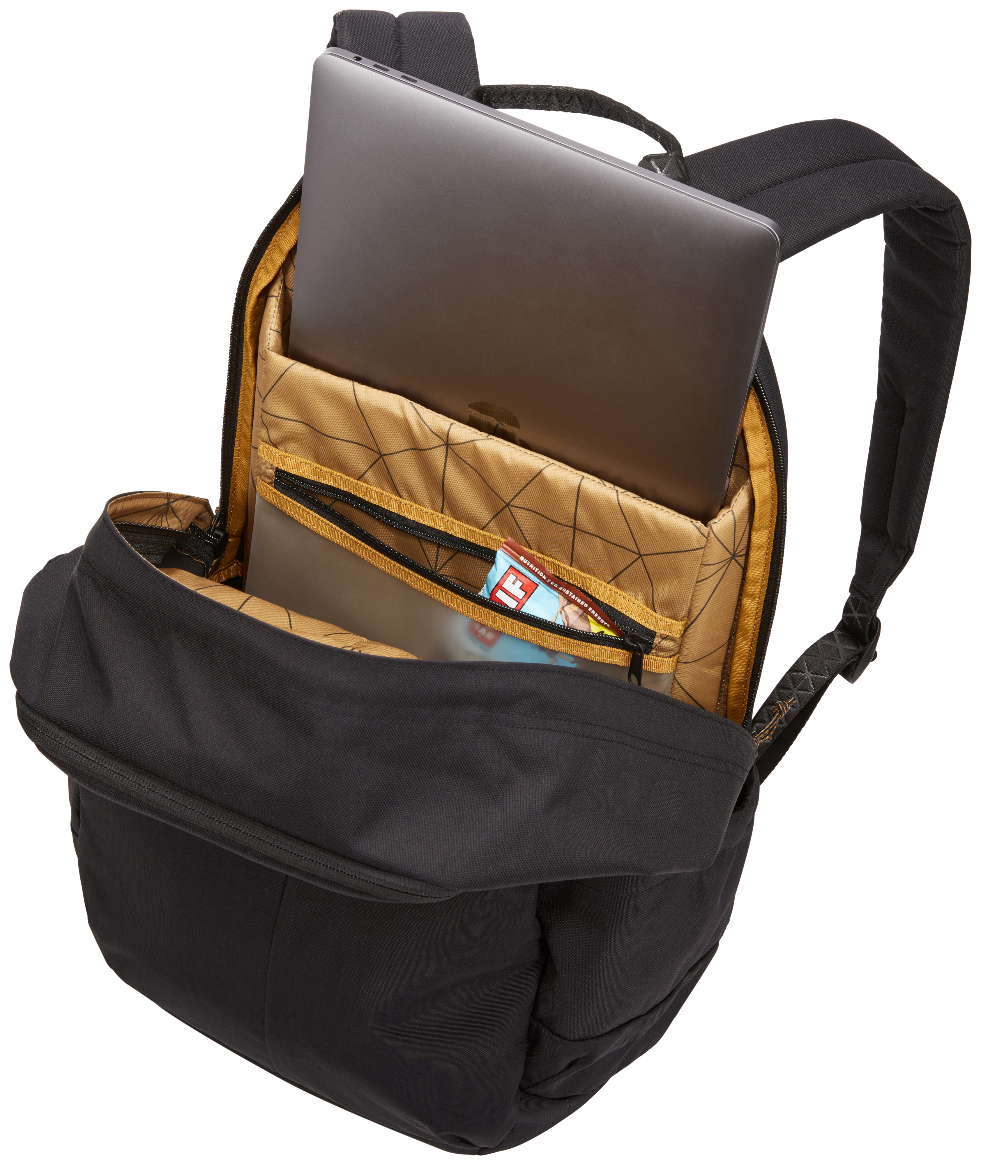 Schwarzer Rucksack offen, mit Laptop, Snackriegel und transparenter Tasche.