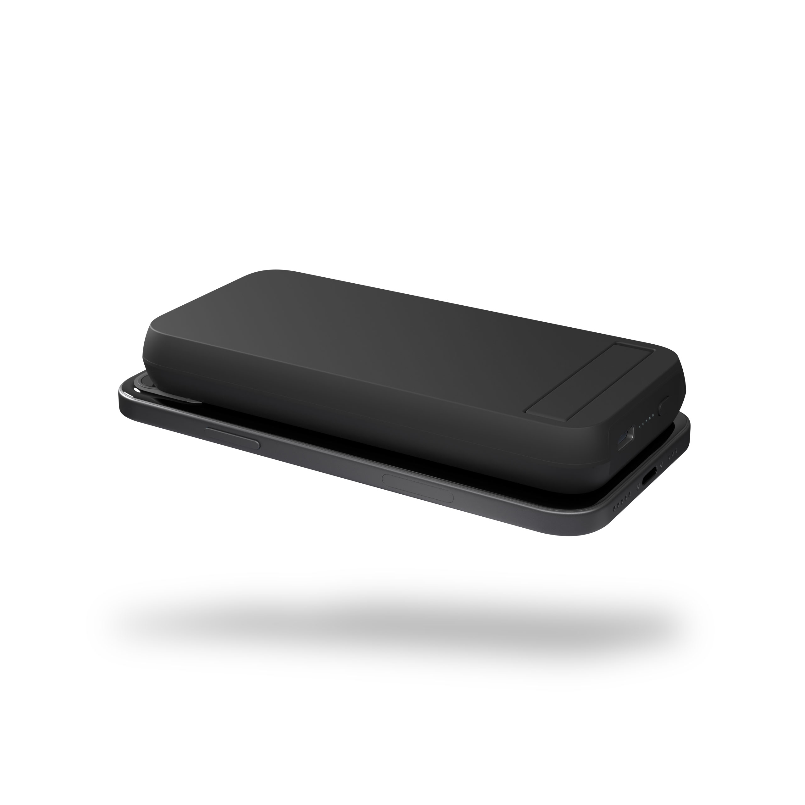 Schwarzes Telefon, das auf einem schwarzen Telefon geladen wird. Das Telefon hat eine schwarze Hülle. Weißer Hintergrund.