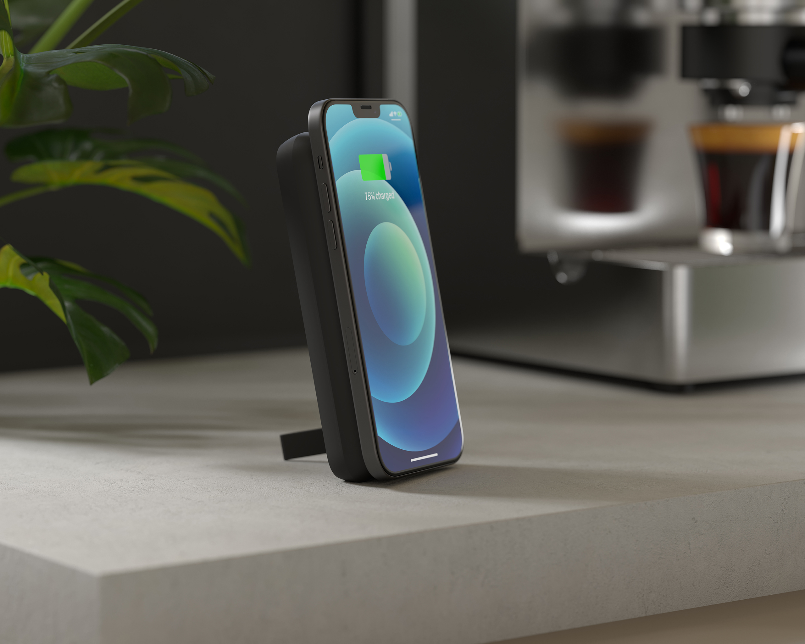 Smartphone, der drahtlos auf einem Ständer geladen wird. Das Telefon zeigt eine Ladeanzeige. Dunkler Hintergrund.