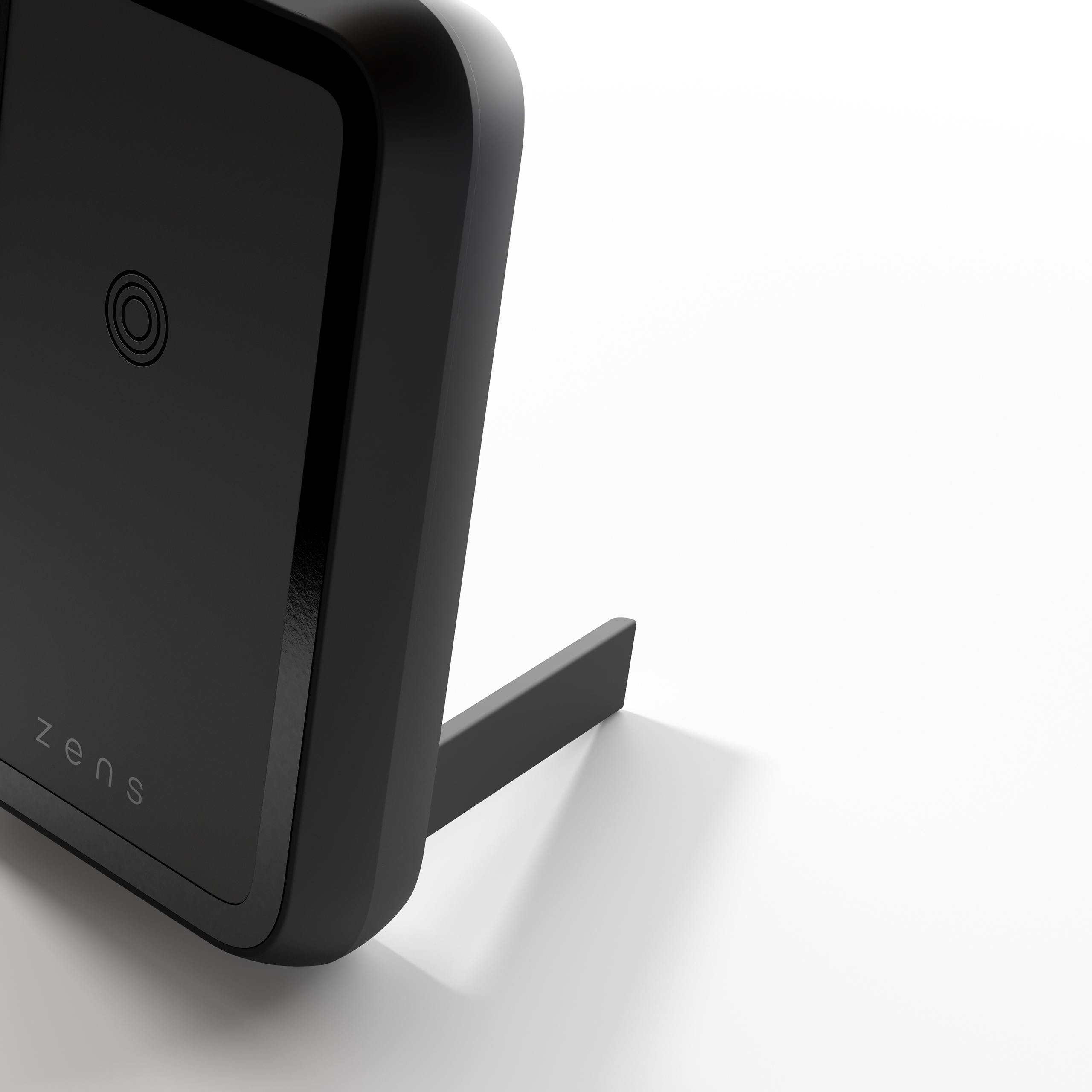 Un caricatore wireless nero con un supporto. Lo sfondo è bianco.