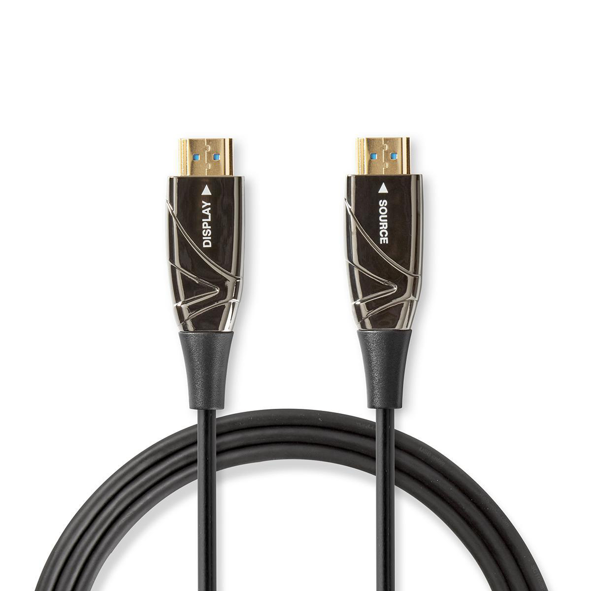 Schwarzes HDMI-Kabel mit zwei Steckern. Der Hintergrund ist weiß.