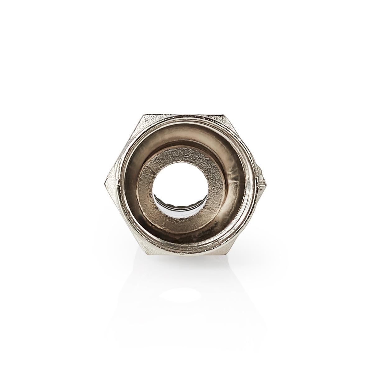 Een close-up van een zilveren metalen zeskantmoer met een cirkelvormig gat in het midden op een witte achtergrond.