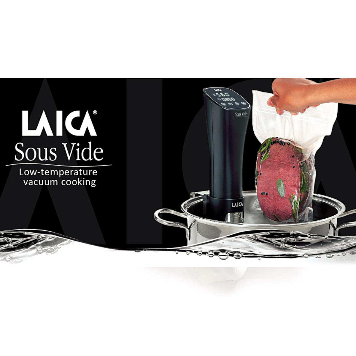 Ein Sous-Vide-Kochaufbau mit Maschine, Fleischbeutel und Text auf schwarzem Hintergrund.