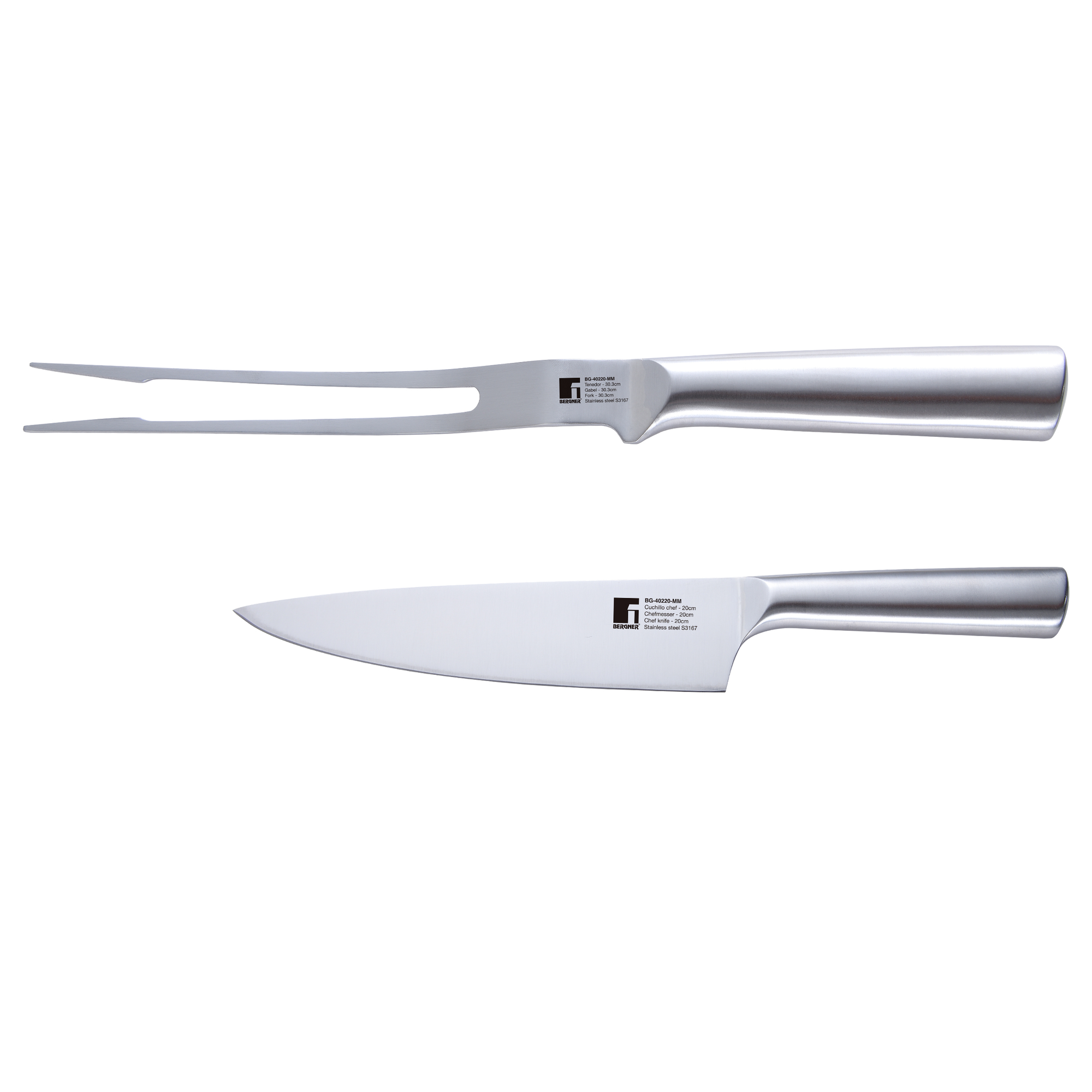 Tenedor y cuchillo para trinchar plateados. Ambos sobre un fondo blanco.
