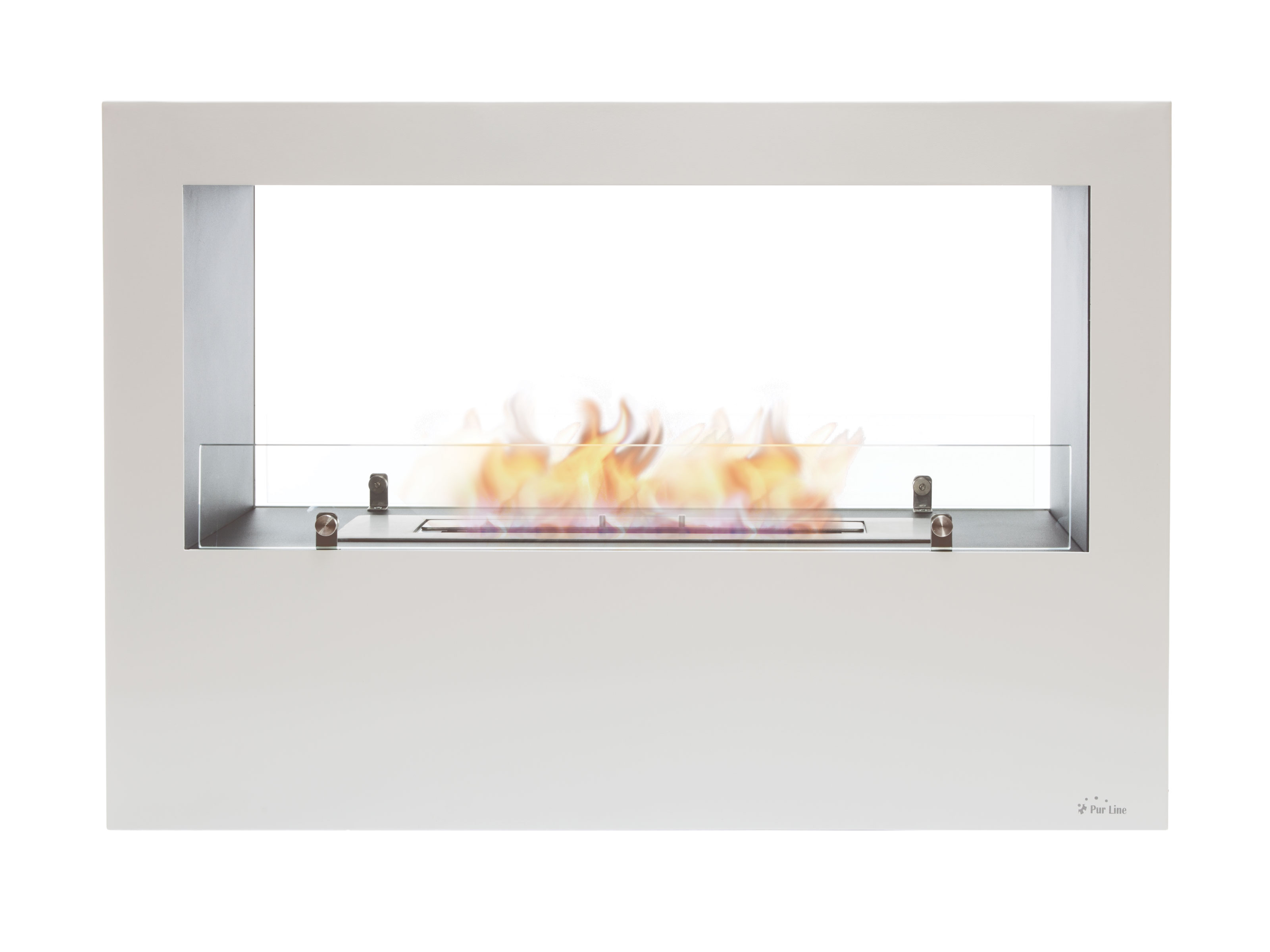 Una chimenea blanca con llamas. Tiene un diseño rectangular con una parte frontal de vidrio.