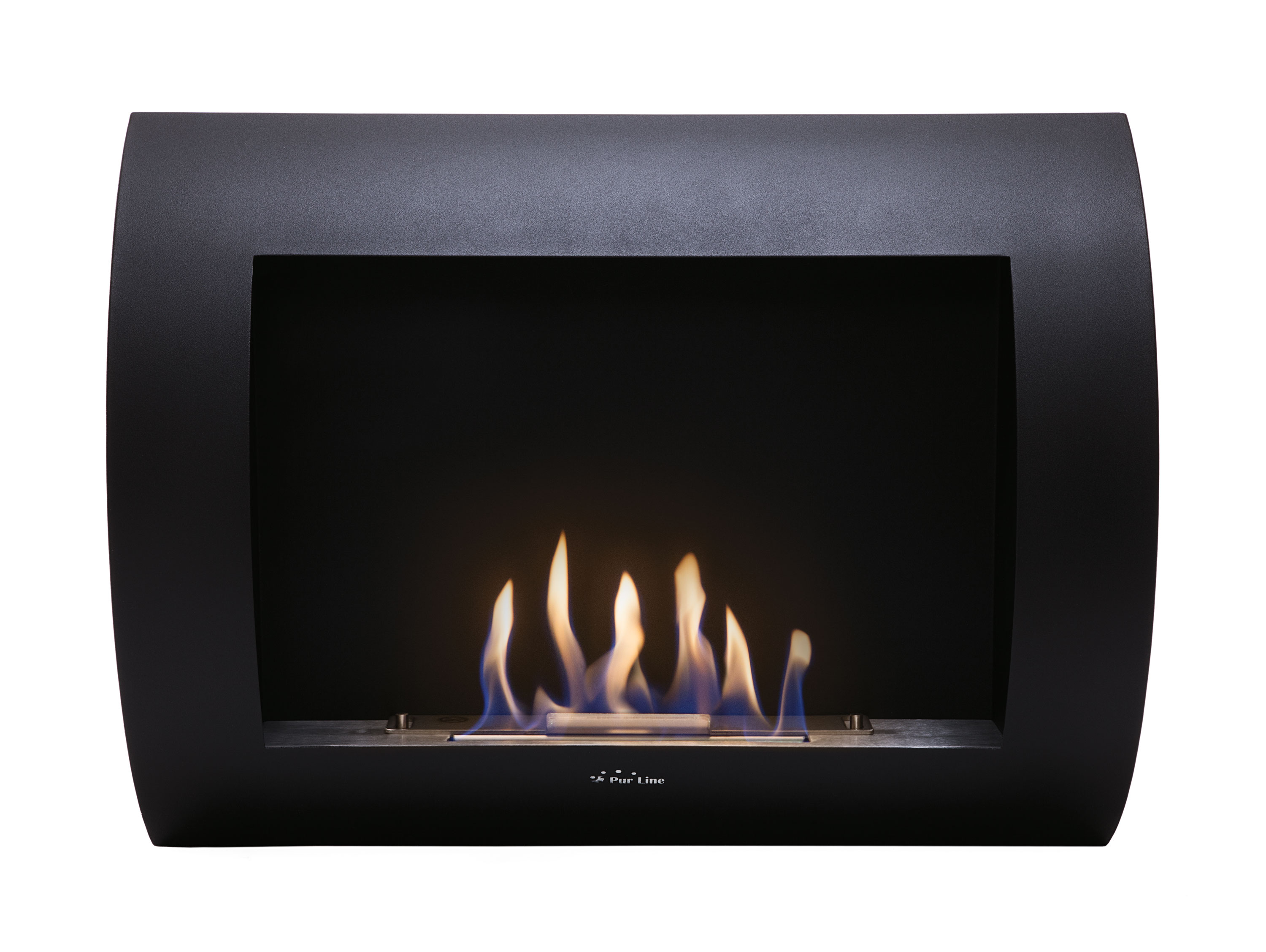 Schwarzer Kamin mit Flammen. Er hat ein geschwungenes Design und einen schwarzen Hintergrund.