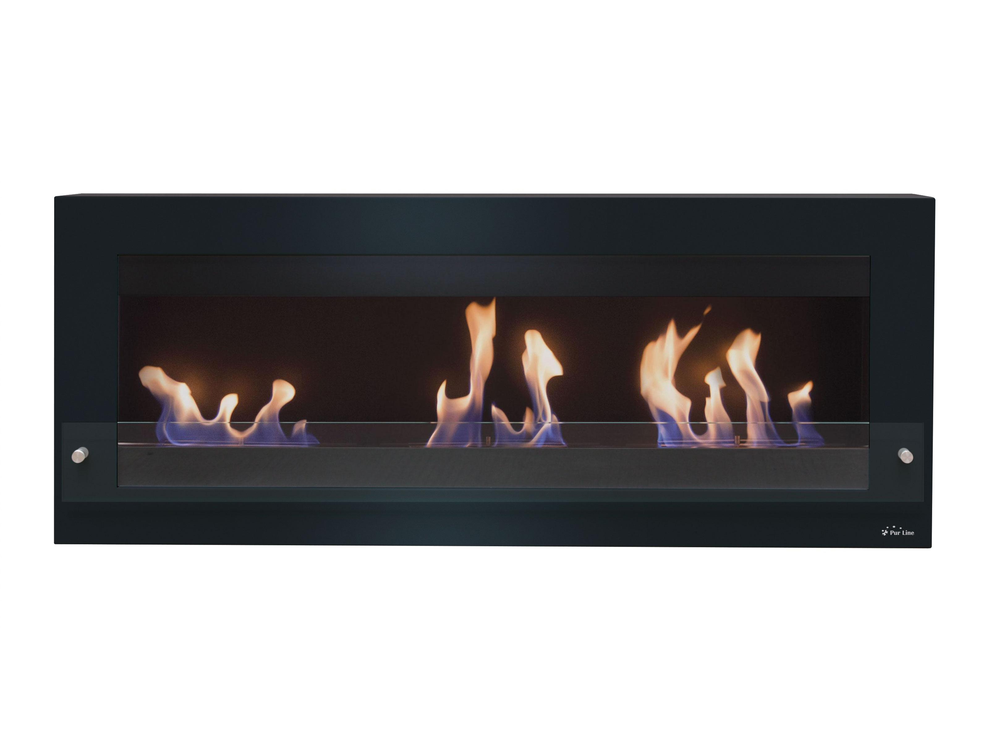 Schwarzer Kamin mit Flammen. Die Flammen sind orange und blau, auf schwarzem Hintergrund.