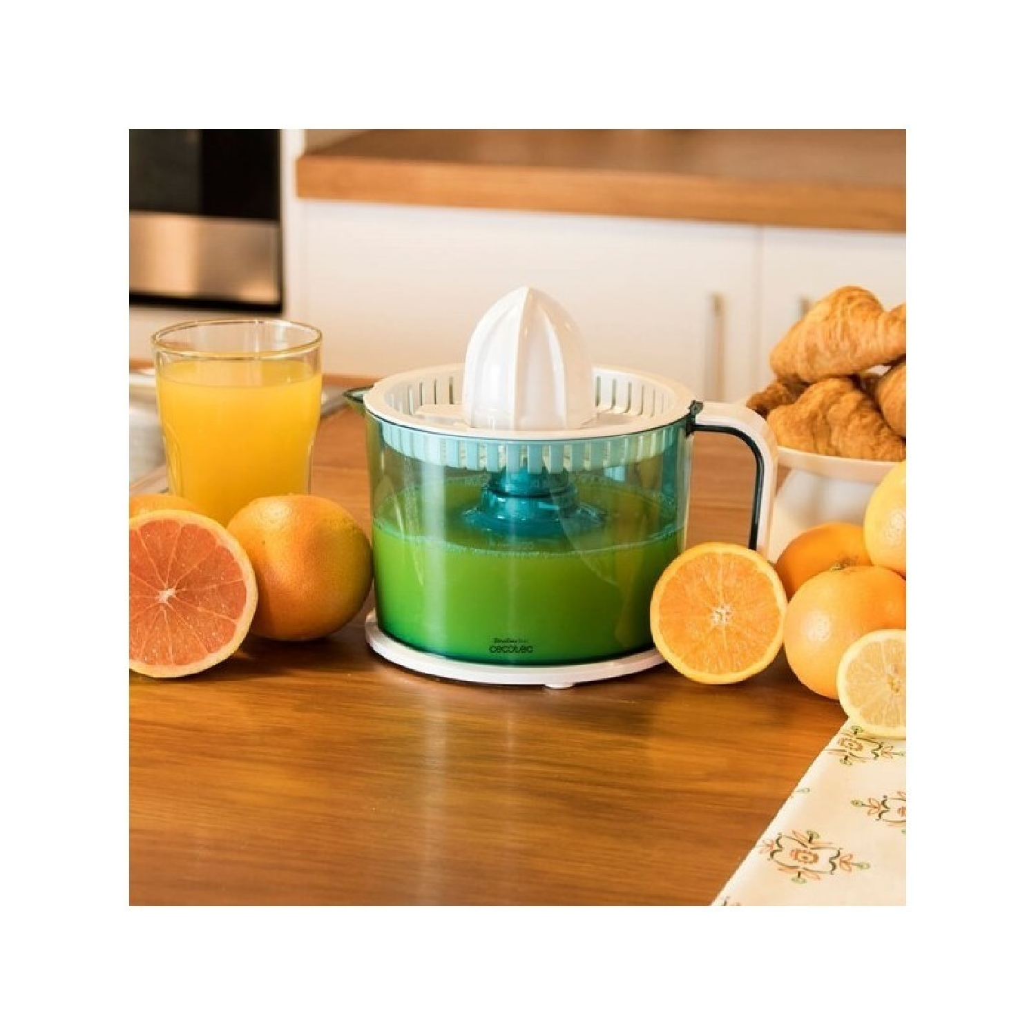 Exprimidor CECOTEC Zitruseasy Basic, Potenza 40 W, Recipiente succo da 1 l, in Metal, Bianco