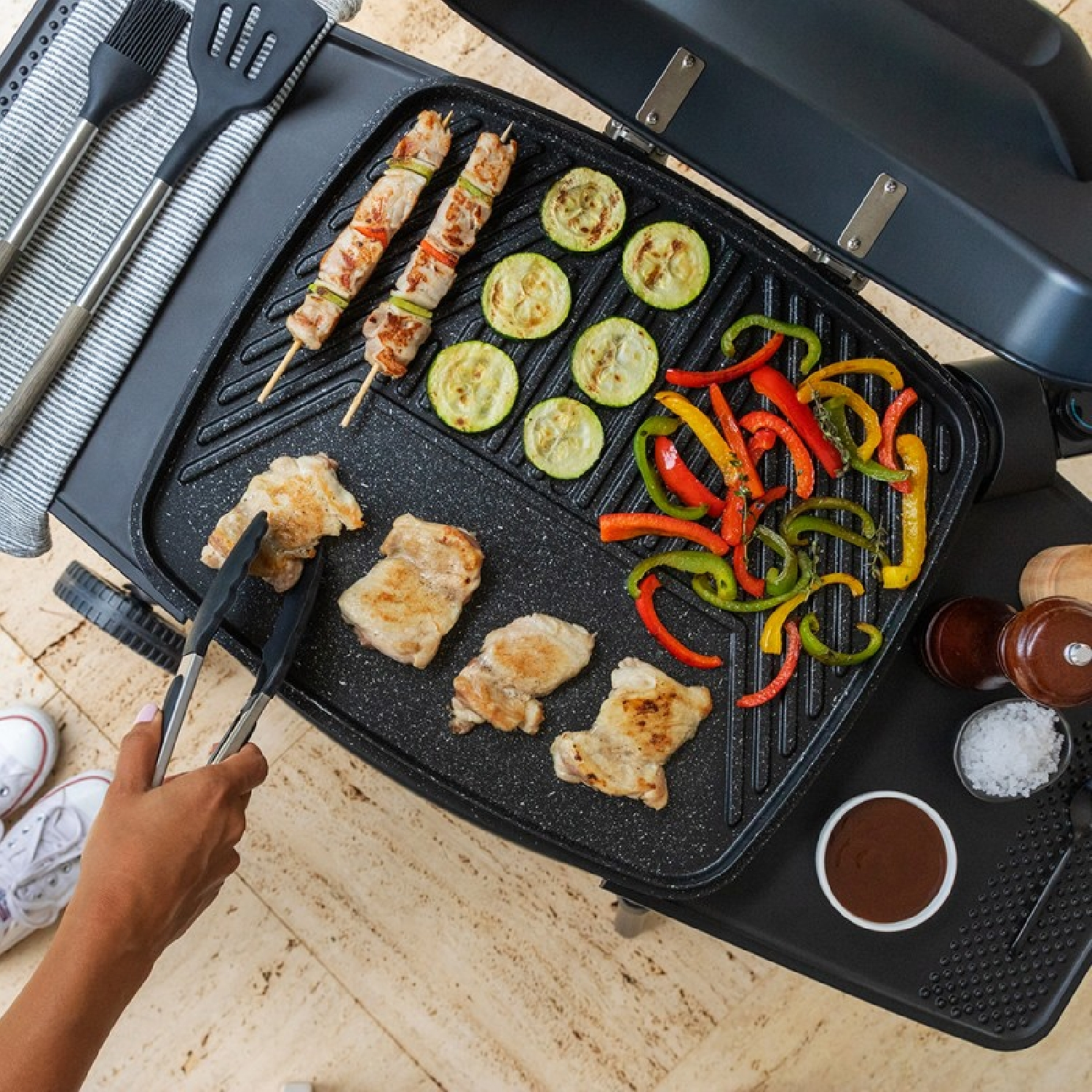 Barbecue Elettrico CECOTEC Barbacoa eléctrica PerfectCountry 2000 EasyMove, Adattatore di alimentazione / Accu, Potenza 1680 W, Griglia da 40 cm, Black