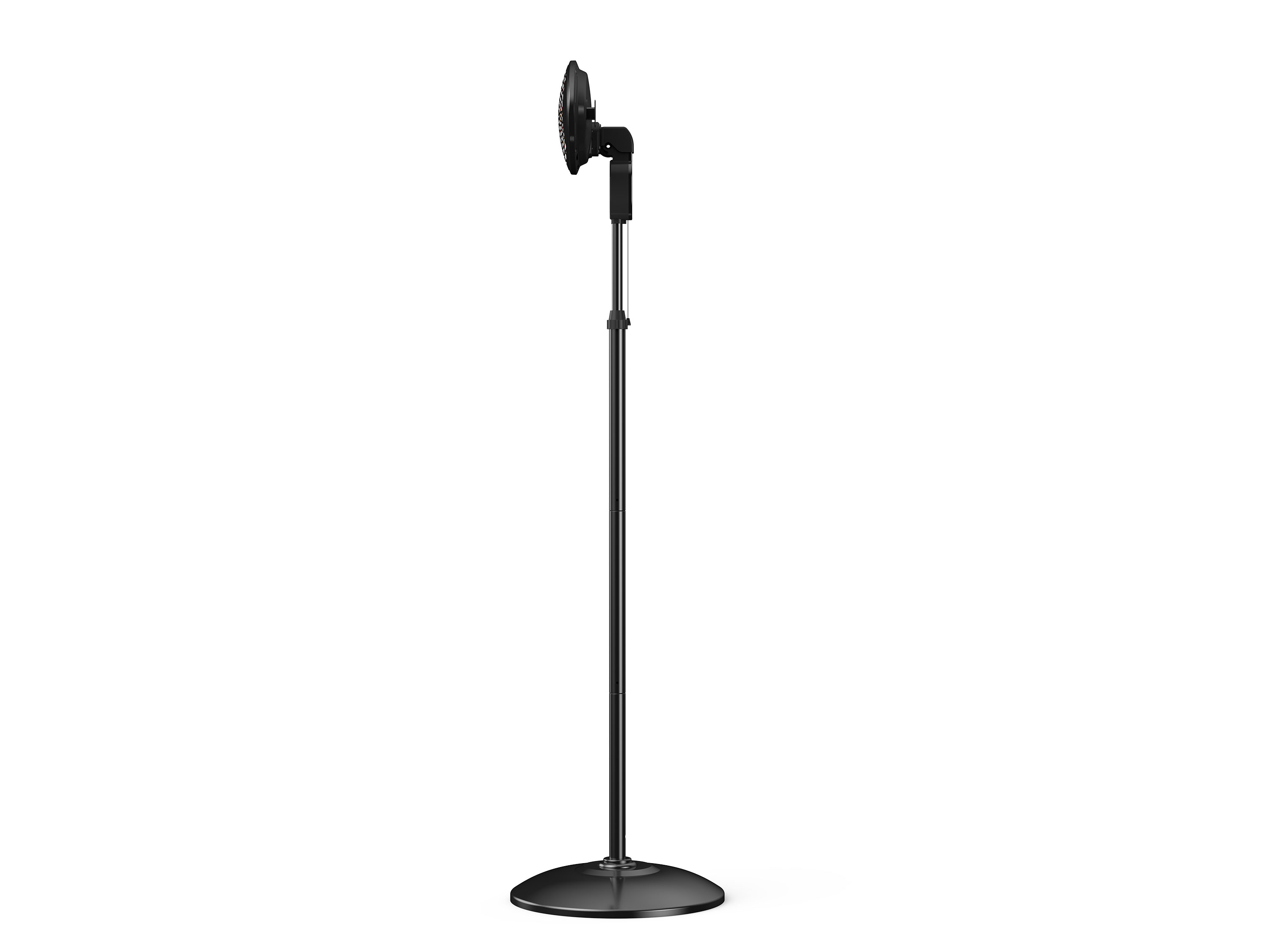 Soporte de micrófono negro, aislado sobre blanco. Tiene una base redonda y un soporte para micrófono.