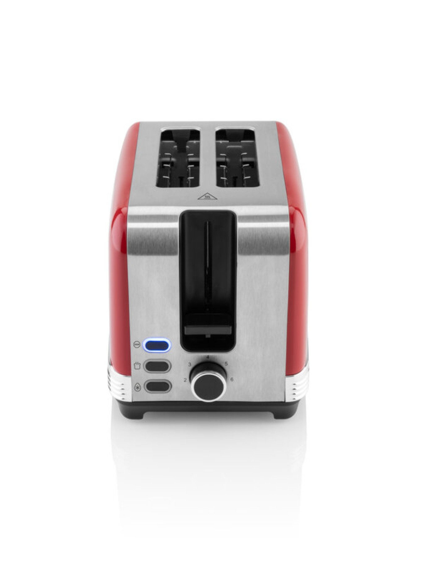 Roter und silberner Toaster. Zwei Schlitze, Drehknopf und Knöpfe. Blaues Licht an.