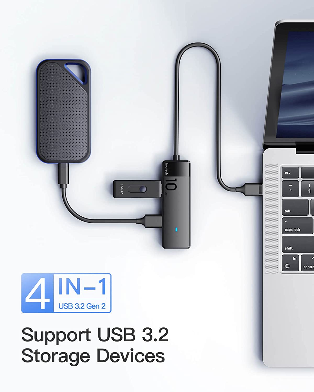 Un concentrador USB con una computadora portátil, almacenamiento USB y un adaptador de corriente.
