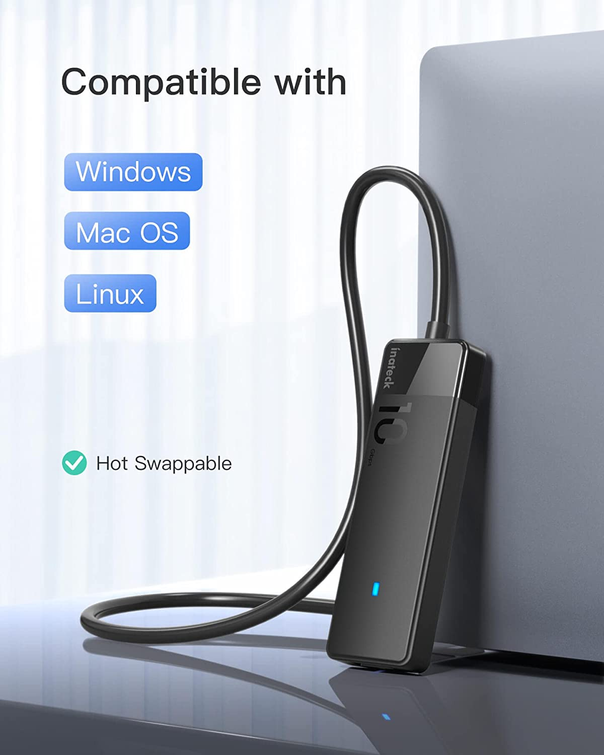 Adaptador USB-C negro con cable a portátil. Compatible con Windows, Mac OS y Linux.
