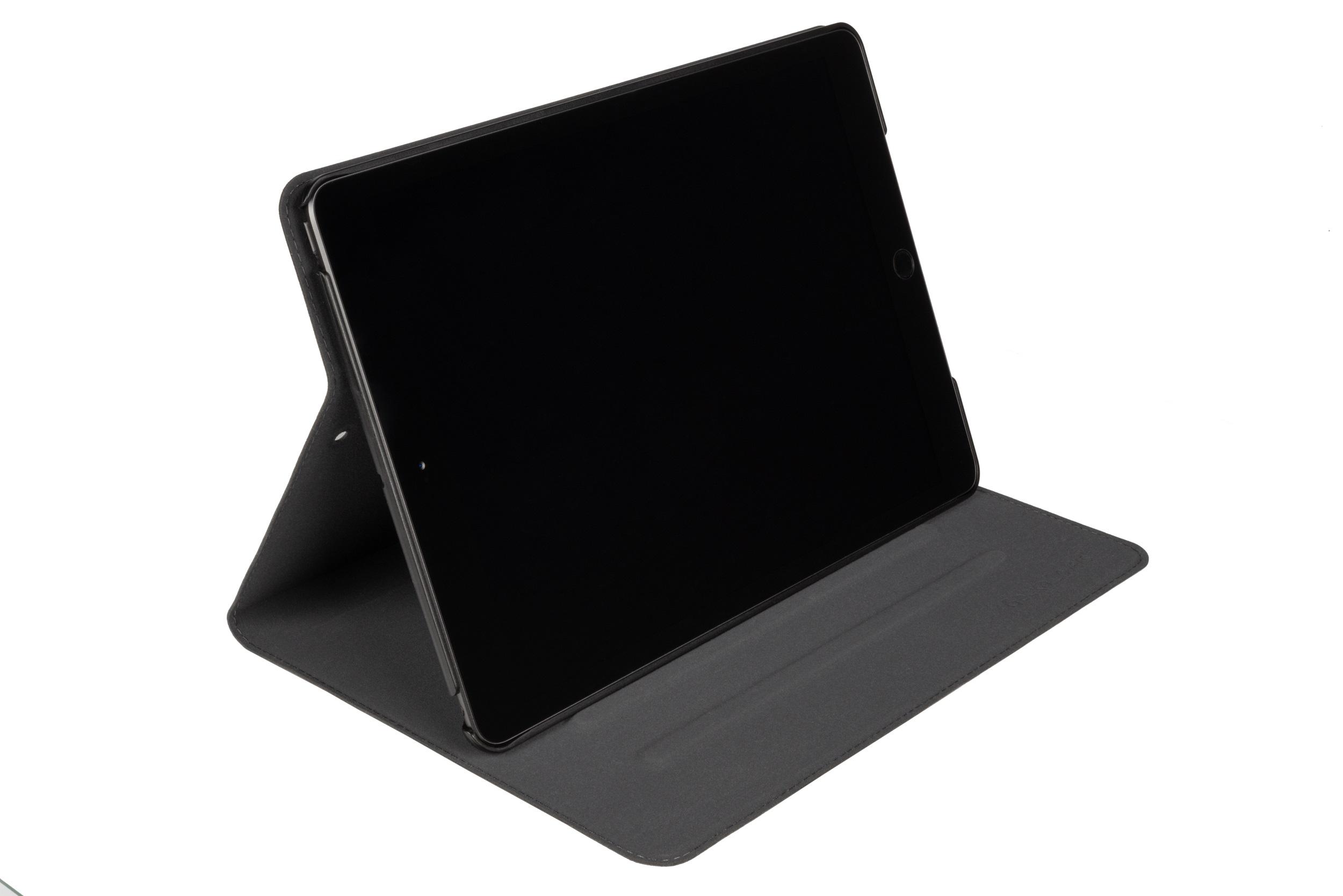 Schwarzes Tablet in einer Stand-up-Hülle. Der Bildschirm ist schwarz.