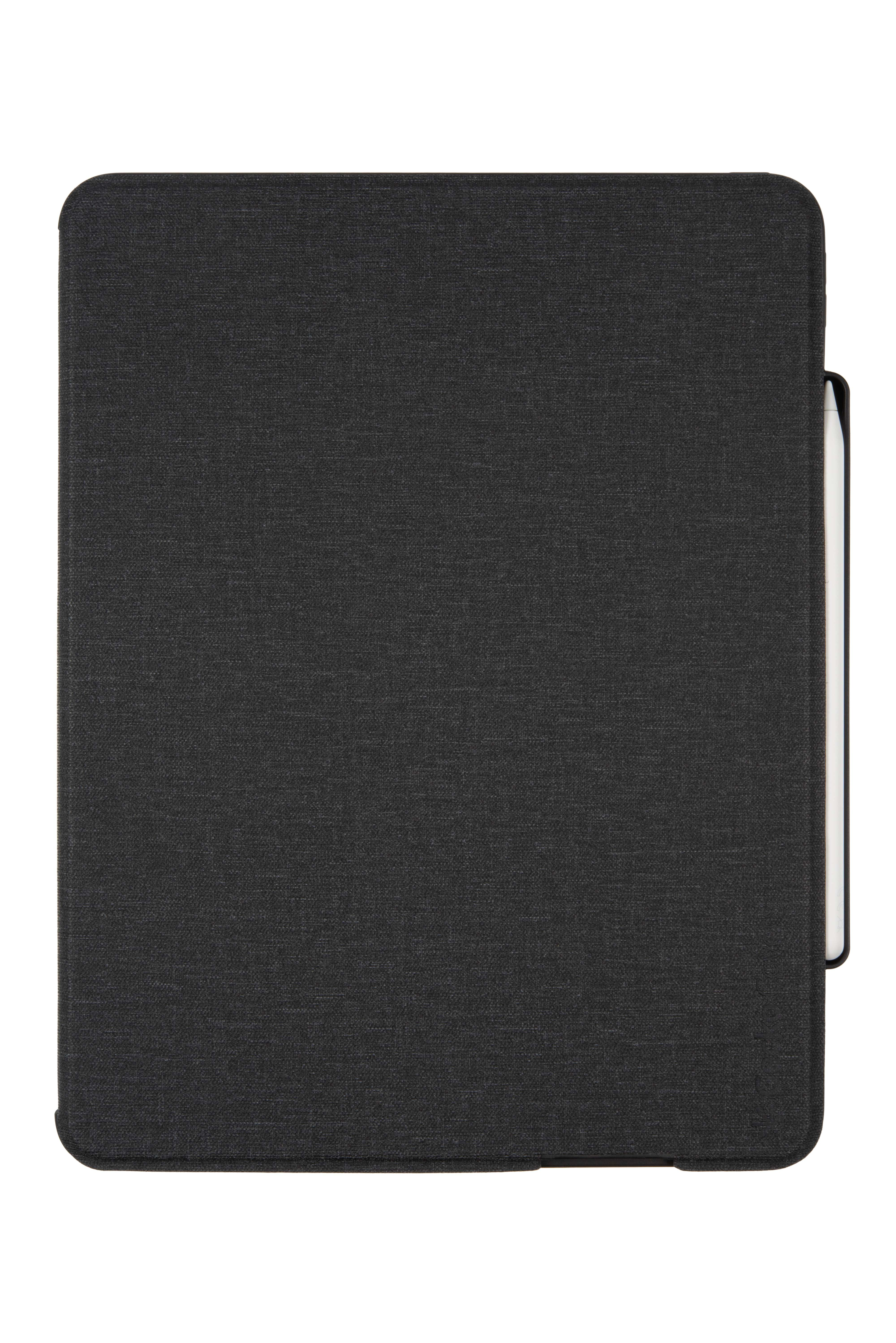Schwarze iPad-Hülle mit Stifthalter und Stift darin. Die Hülle ist geschlossen.