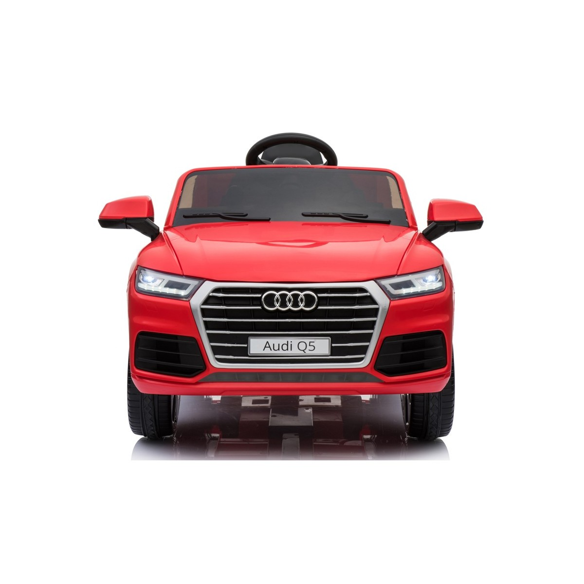 Coche de juguete rojo con detalles negros. El coche tiene un logotipo de Audi, sobre un fondo blanco.