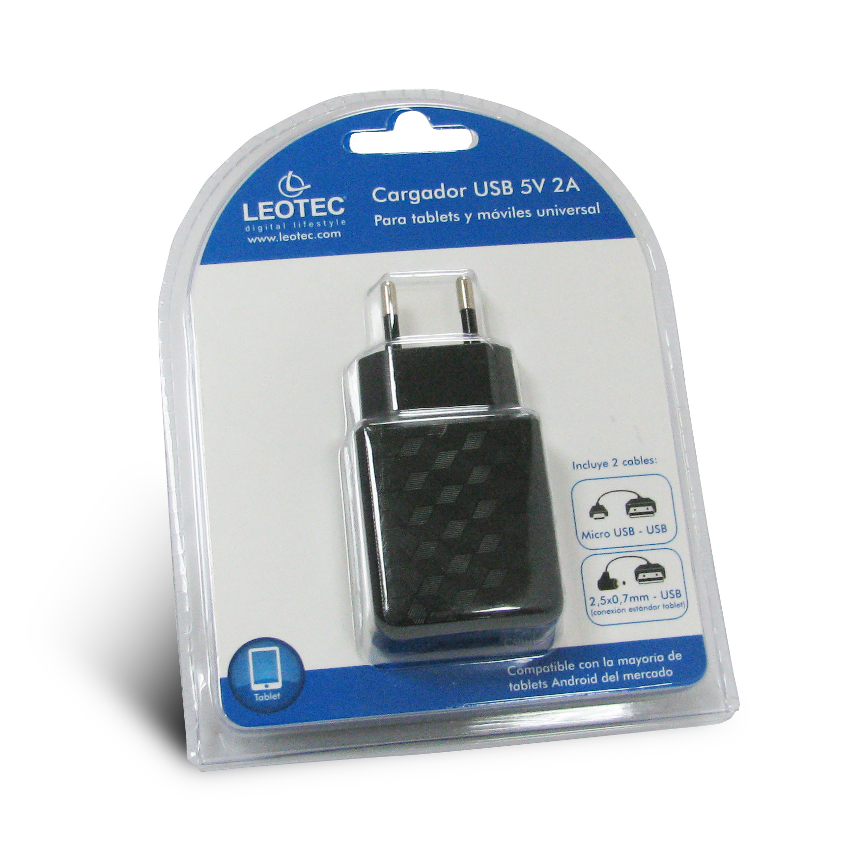 Cargador USB en un embalaje de plástico transparente, con cables USB y micro USB, compatible con la mayoría de tabletas.