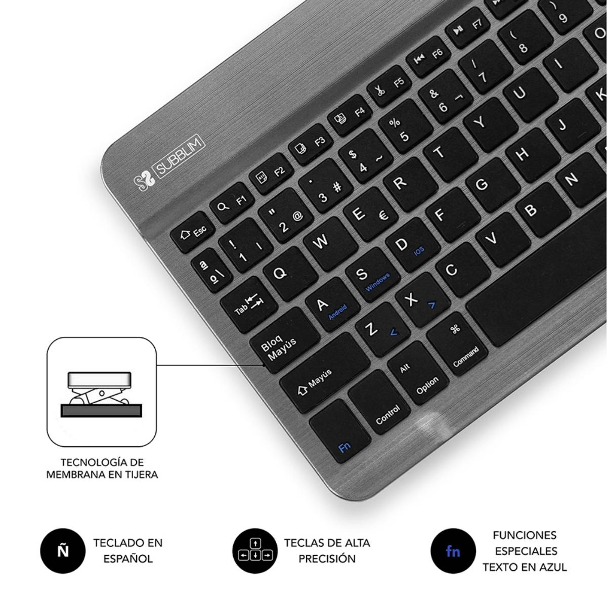 Un teclado plateado con teclas negras. Tiene un toque de azul y está en español.