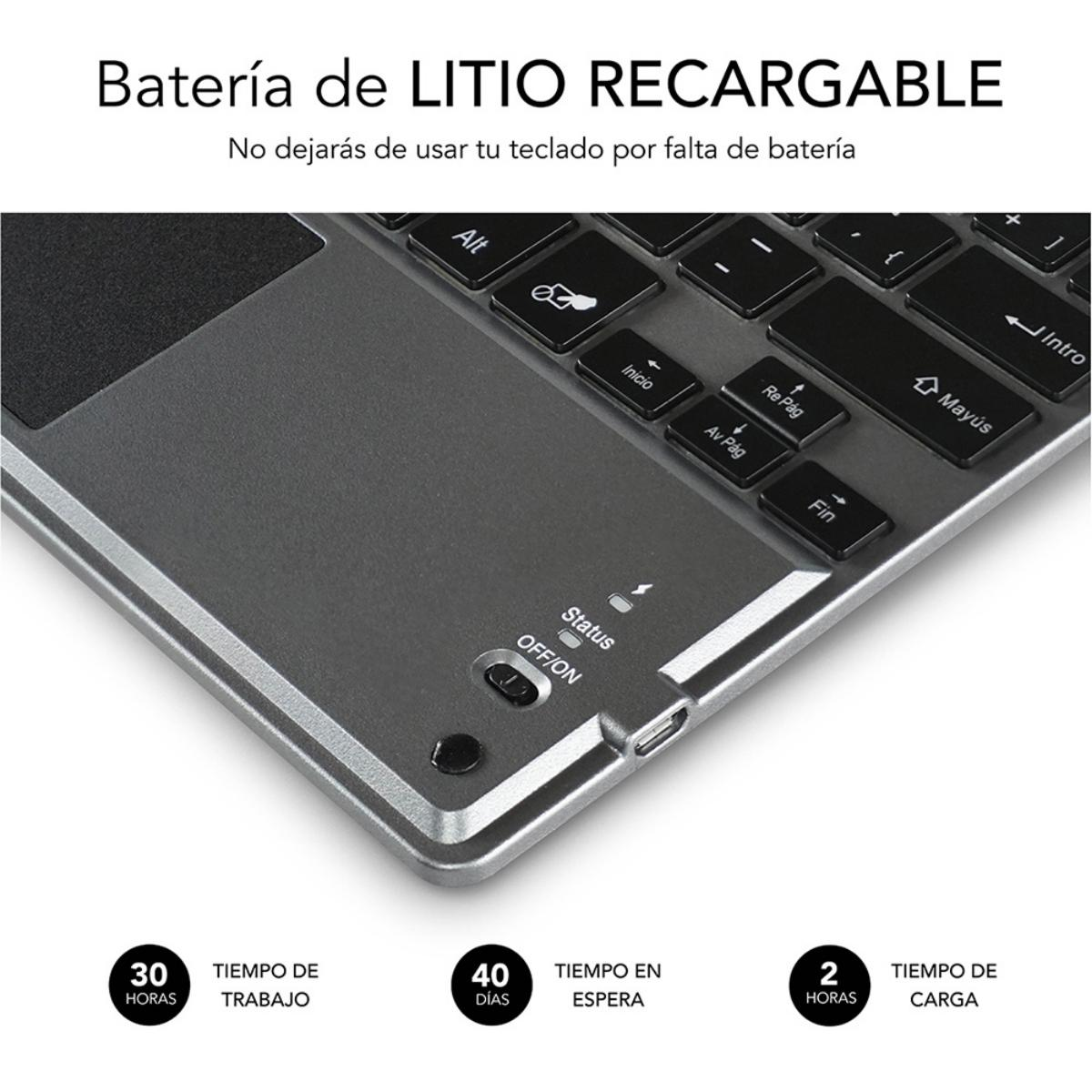 Primer plano de un teclado gris con botón de encendido y puerto de carga.