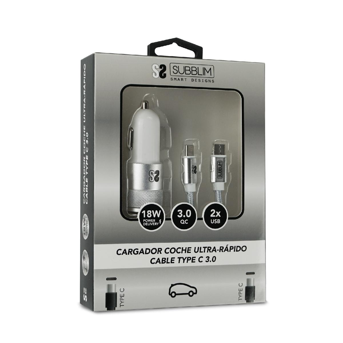 Caja de cargador de coche. Cargador blanco, dos cables USB e info del producto. Fondo blanco.