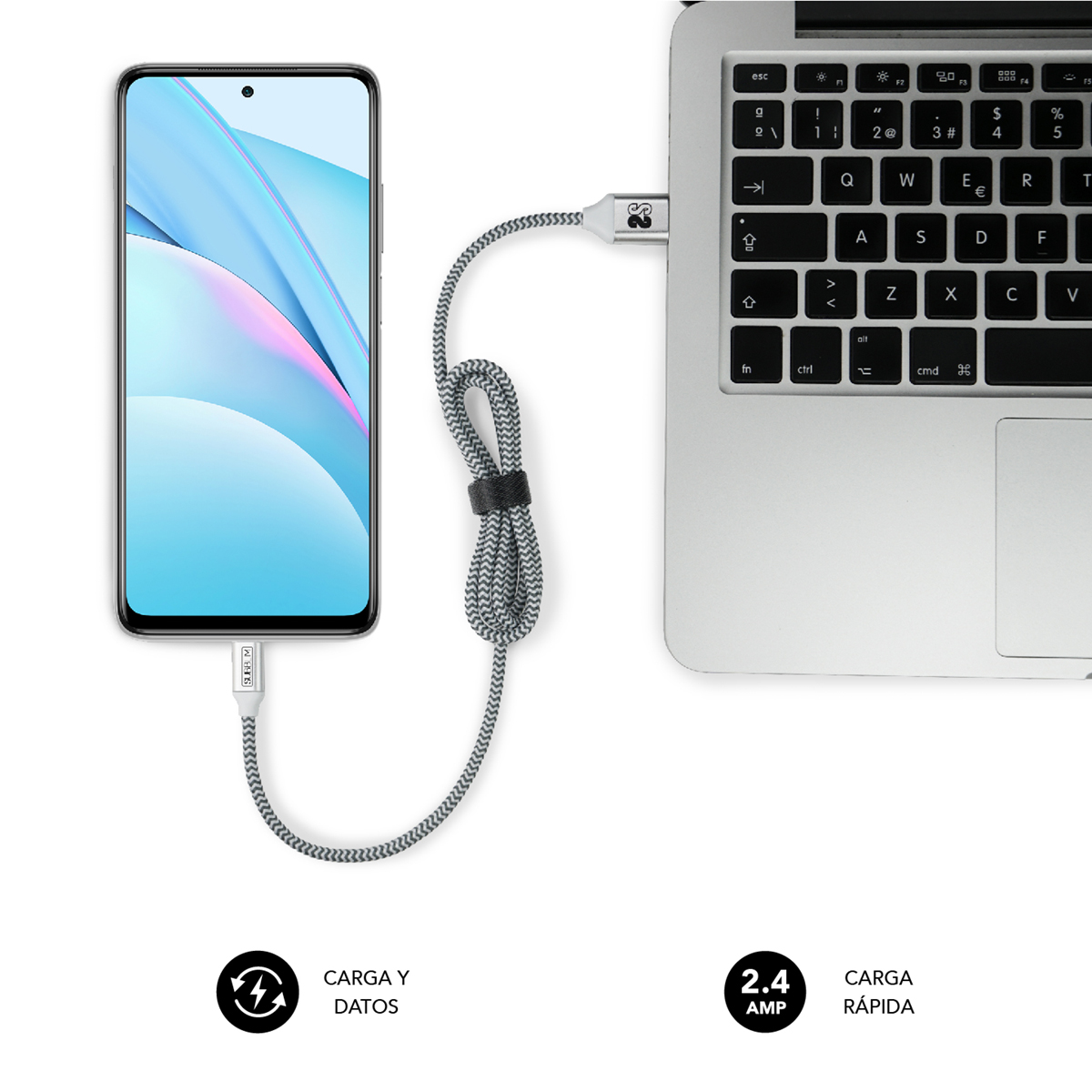 Teléfono conectado a un portátil mediante un cable USB trenzado, con iconos de carga.