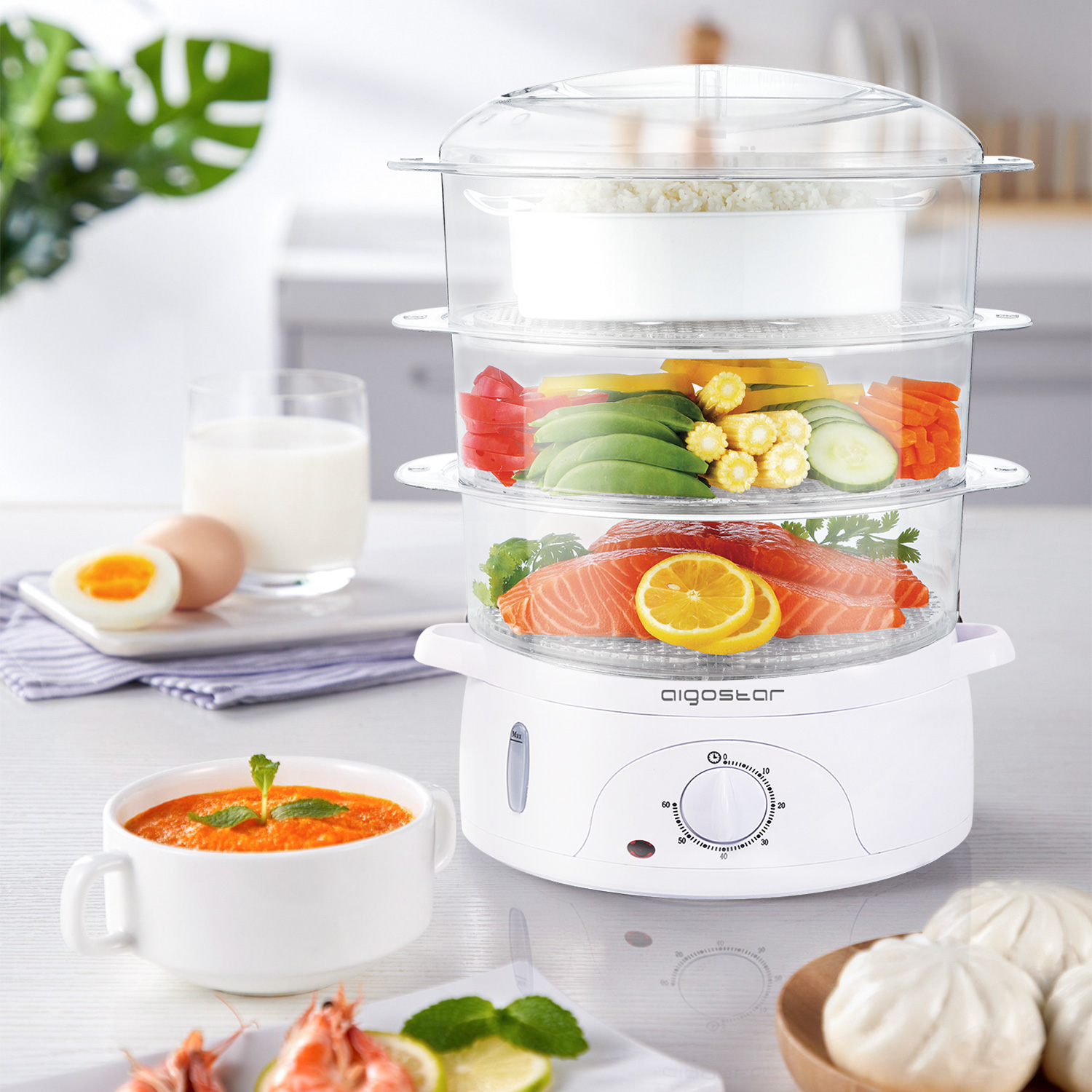 Vaporiera bianca con tre livelli trasparenti. Contiene riso, verdure e pesce con limone.