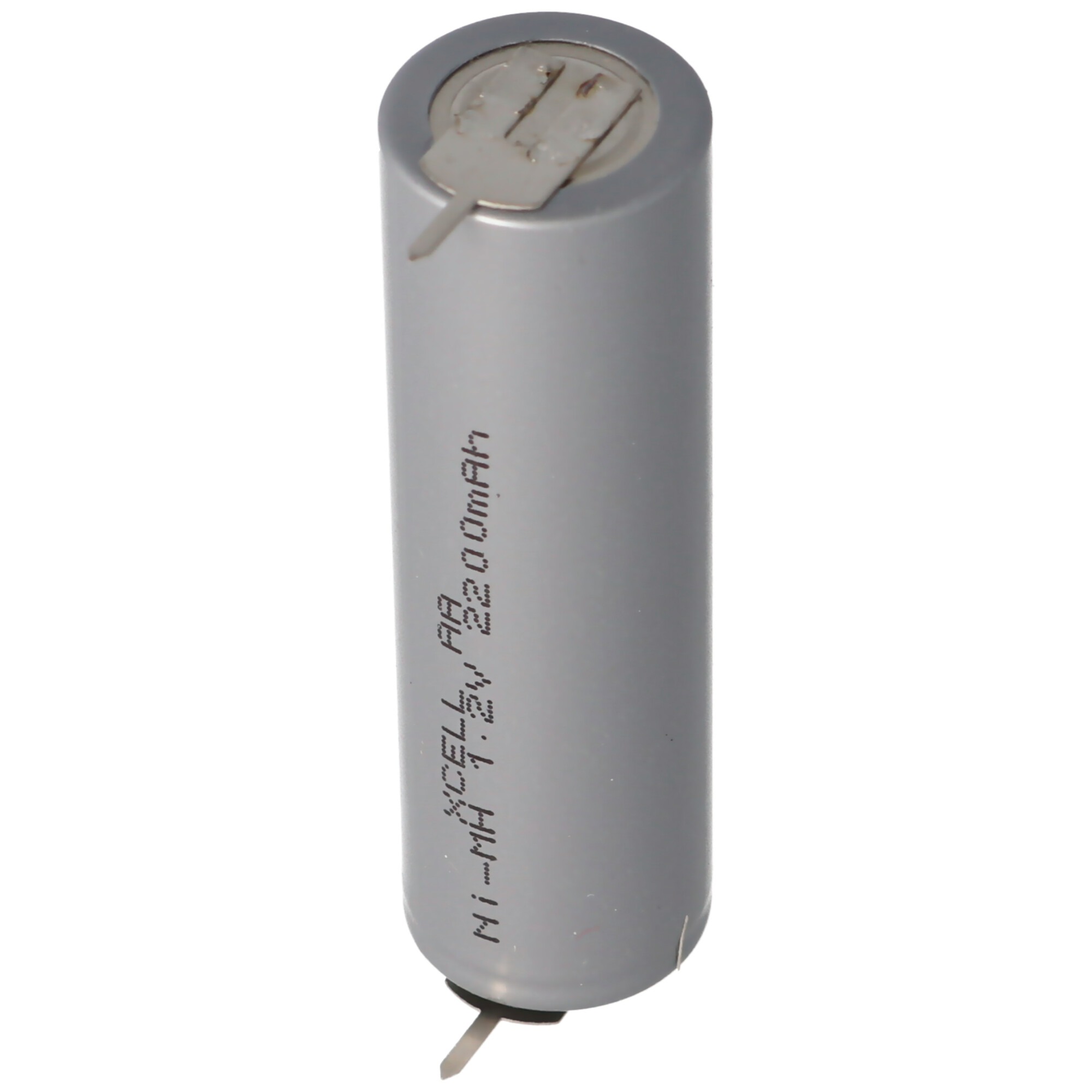 Eine graue AA-Batterie mit aufgedruckten Details. Nahaufnahme auf weißem Hintergrund.