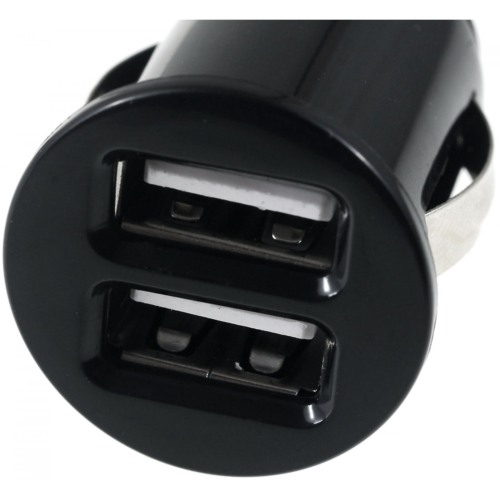 Cargador de coche USB negro con dos puertos USB. Los puertos son blancos y el cargador está sobre fondo blanco.