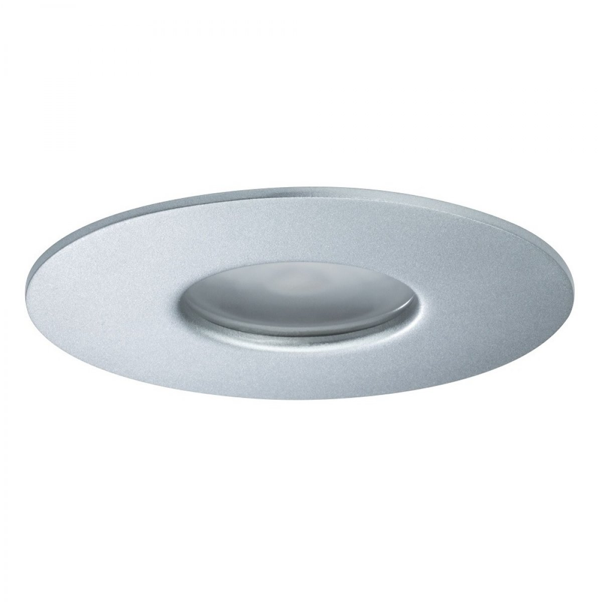 Un apparecchio di illuminazione a incasso circolare argentato su sfondo bianco.