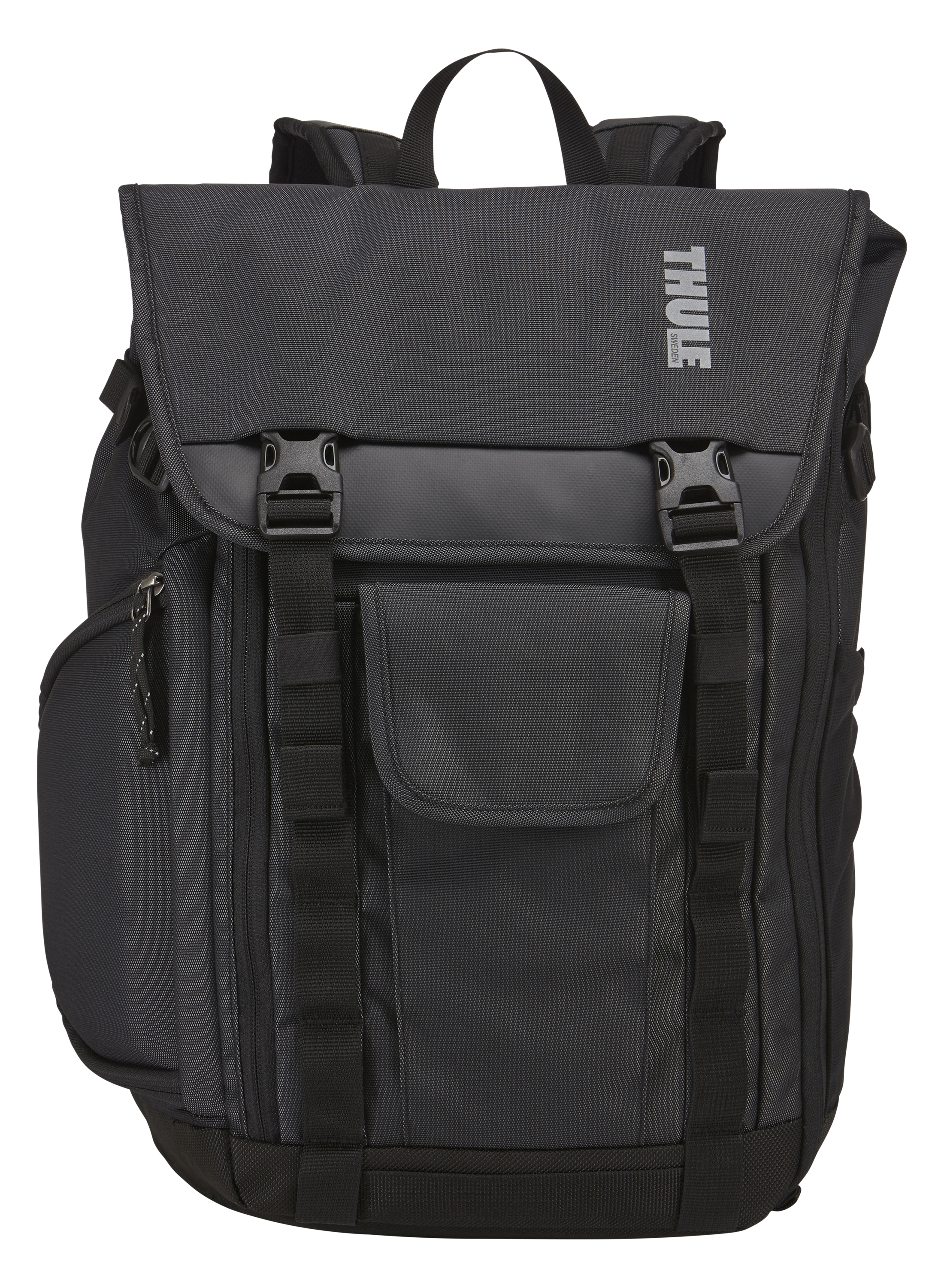 Schwarzer Rucksack mit mehreren Riemen und Taschen. Die Marke THULE ist oben sichtbar.