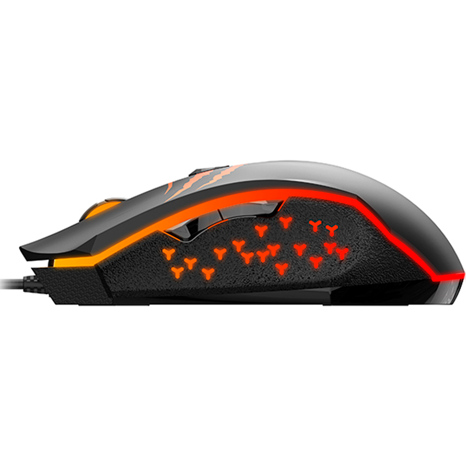 Zwarte gamingmuis met oranje en rode accenten. Zijaanzicht, geïsoleerd op witte achtergrond.