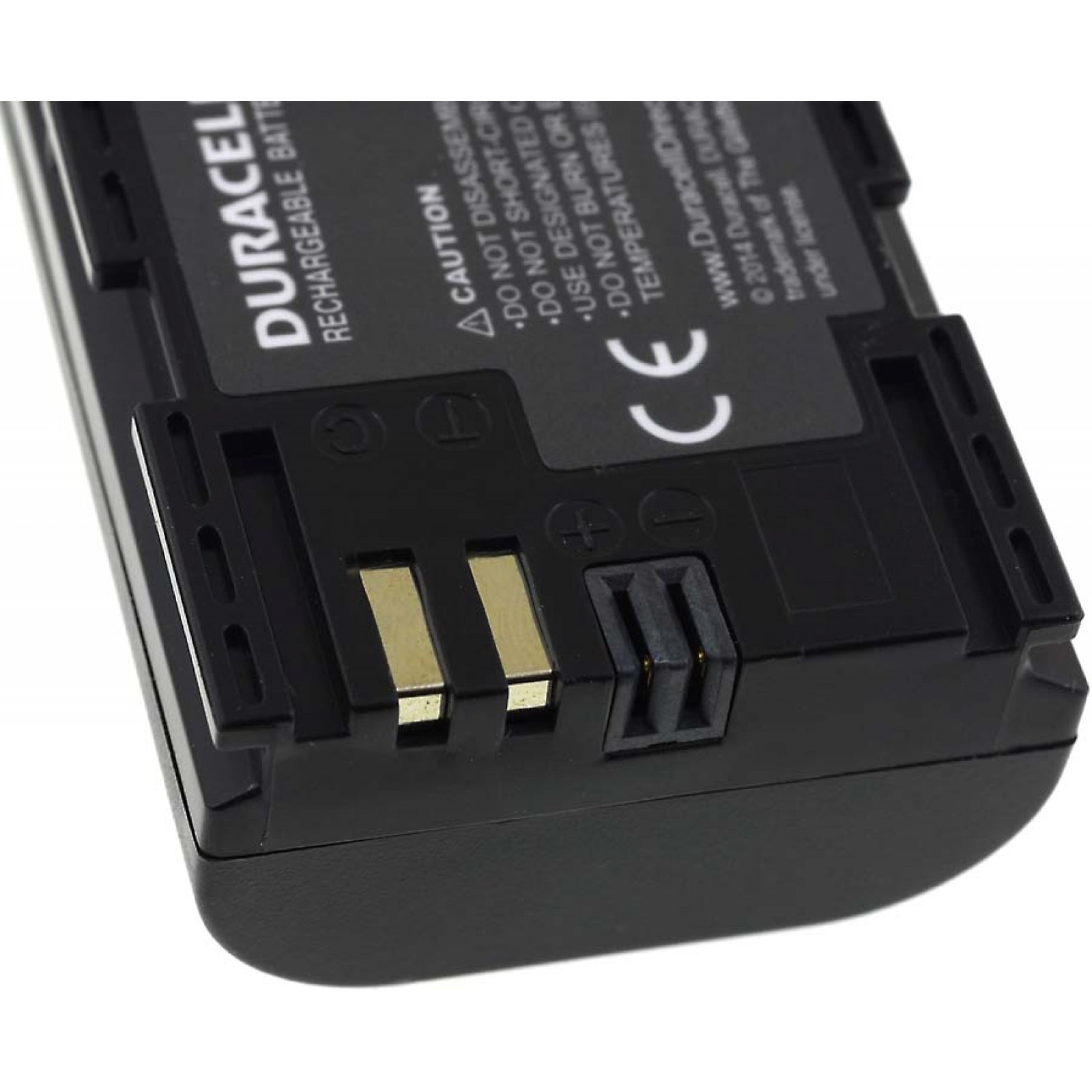 Batería recargable Duracell negra con contactos dorados y advertencias de seguridad.