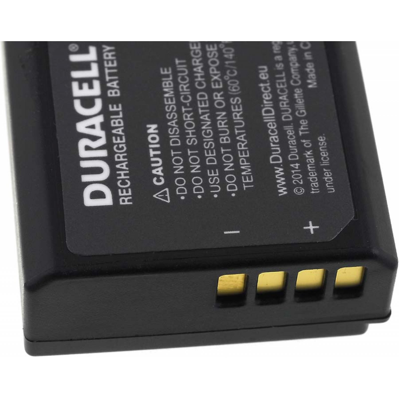 Batería recargable Duracell negra, con contactos dorados, fondo blanco.