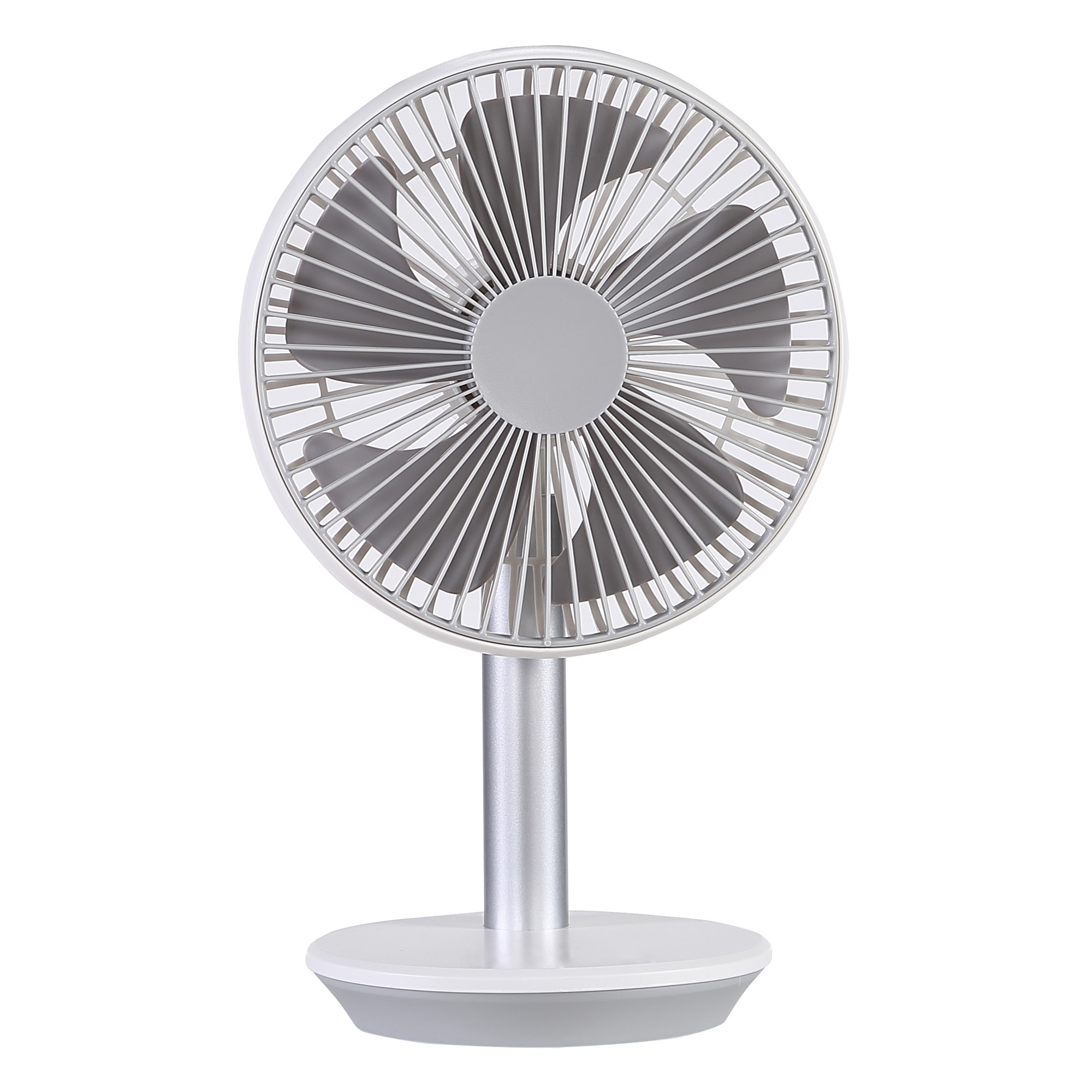 Ein weißer Ventilator mit grauen Flügeln auf einem weißen Ständer. Weißer Hintergrund.