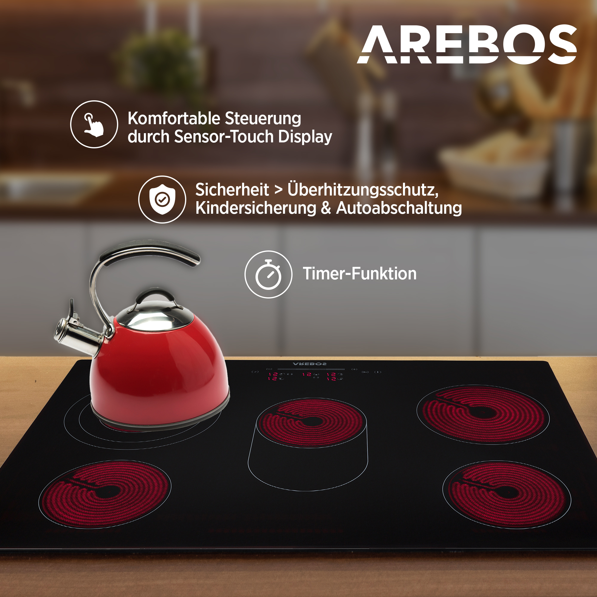 Ein roter Wasserkocher steht auf einem schwarzen Induktionskochfeld. Drei Symbole und ein Timer sind sichtbar. Das Arebos-Logo ist vorhanden.
