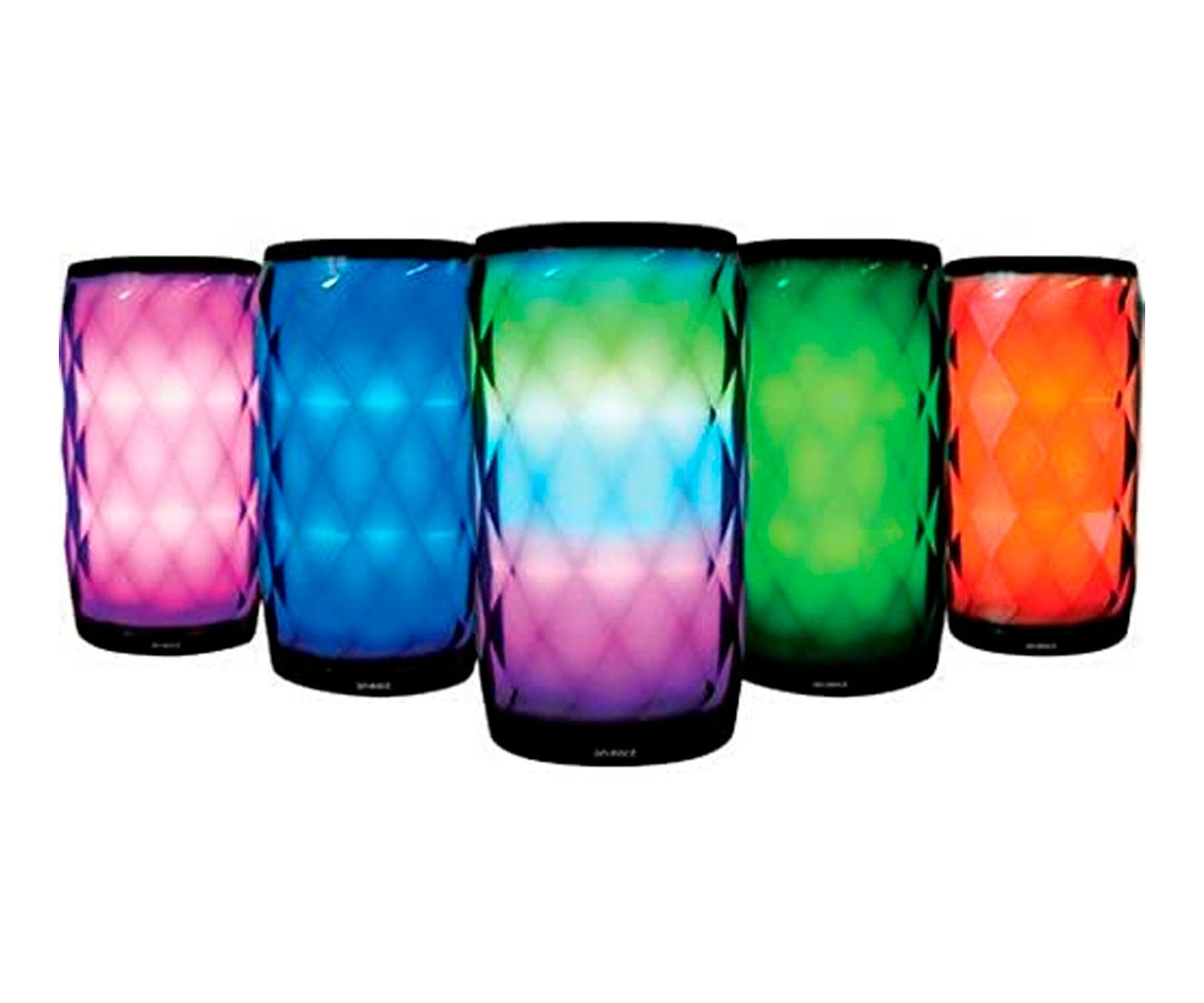Cinco altavoces coloridos con luces. Cada altavoz tiene un color diferente y una parte superior negra.
