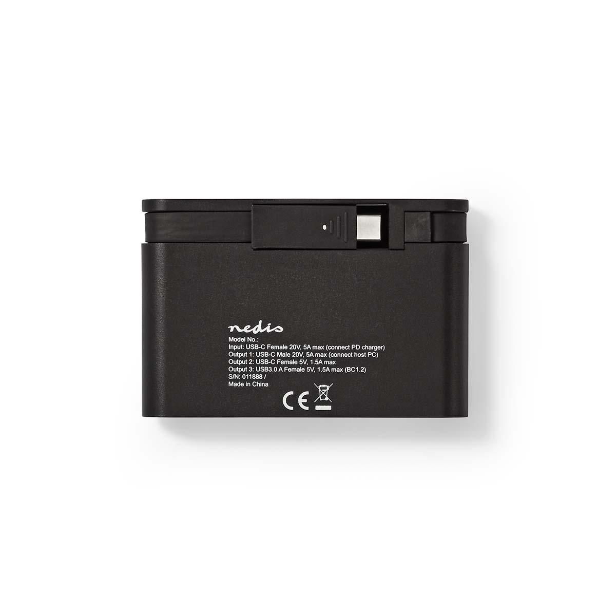 Ein schwarzes Netzteil mit Etiketten und einem USB-C-Anschluss.