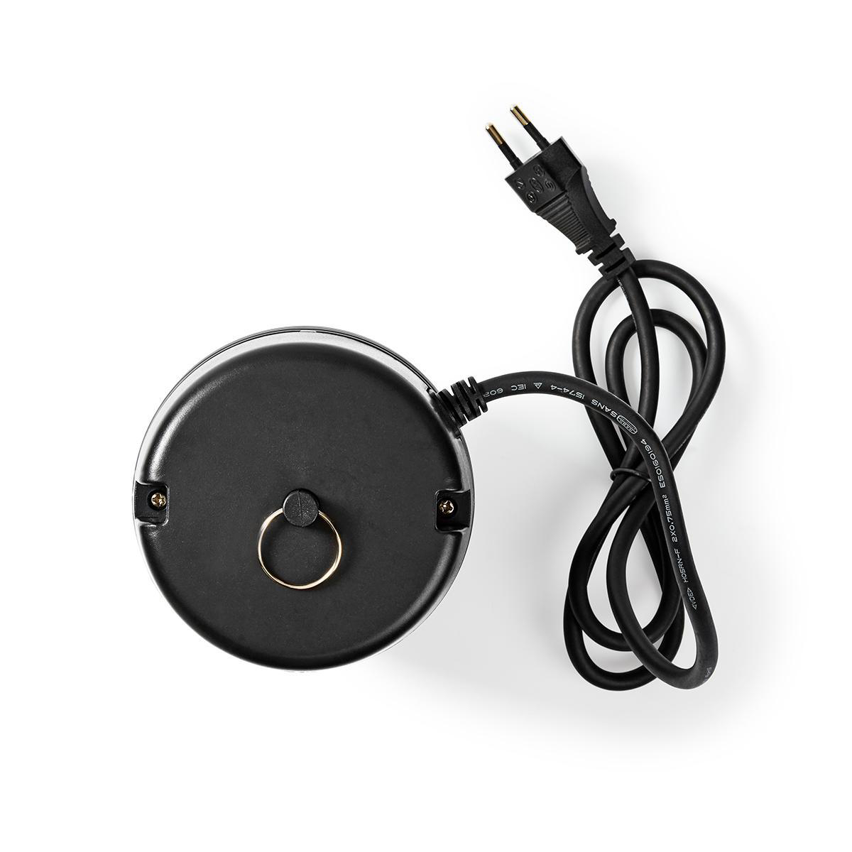 Eine schwarze Kabeltrommel mit Netzkabel und Ring. Es ist auf weißem Hintergrund.