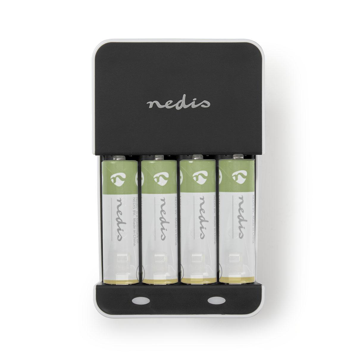 Ein schwarz-weißes Batterieladegerät mit vier grünen und weißen eingelegten Batterien.