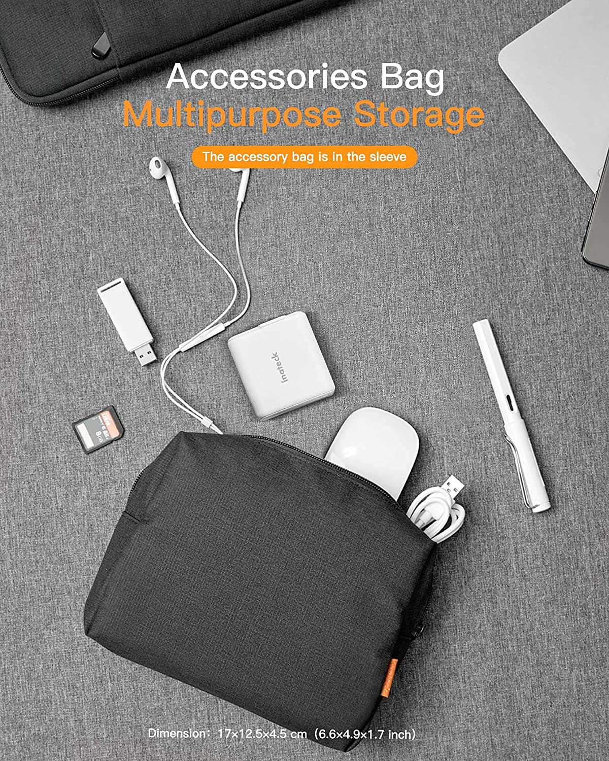 Schwarze Zubehörtasche mit Zubehör. Kopfhörer, ein Ladegerät, ein USB-Stick und eine Maus sind drin.