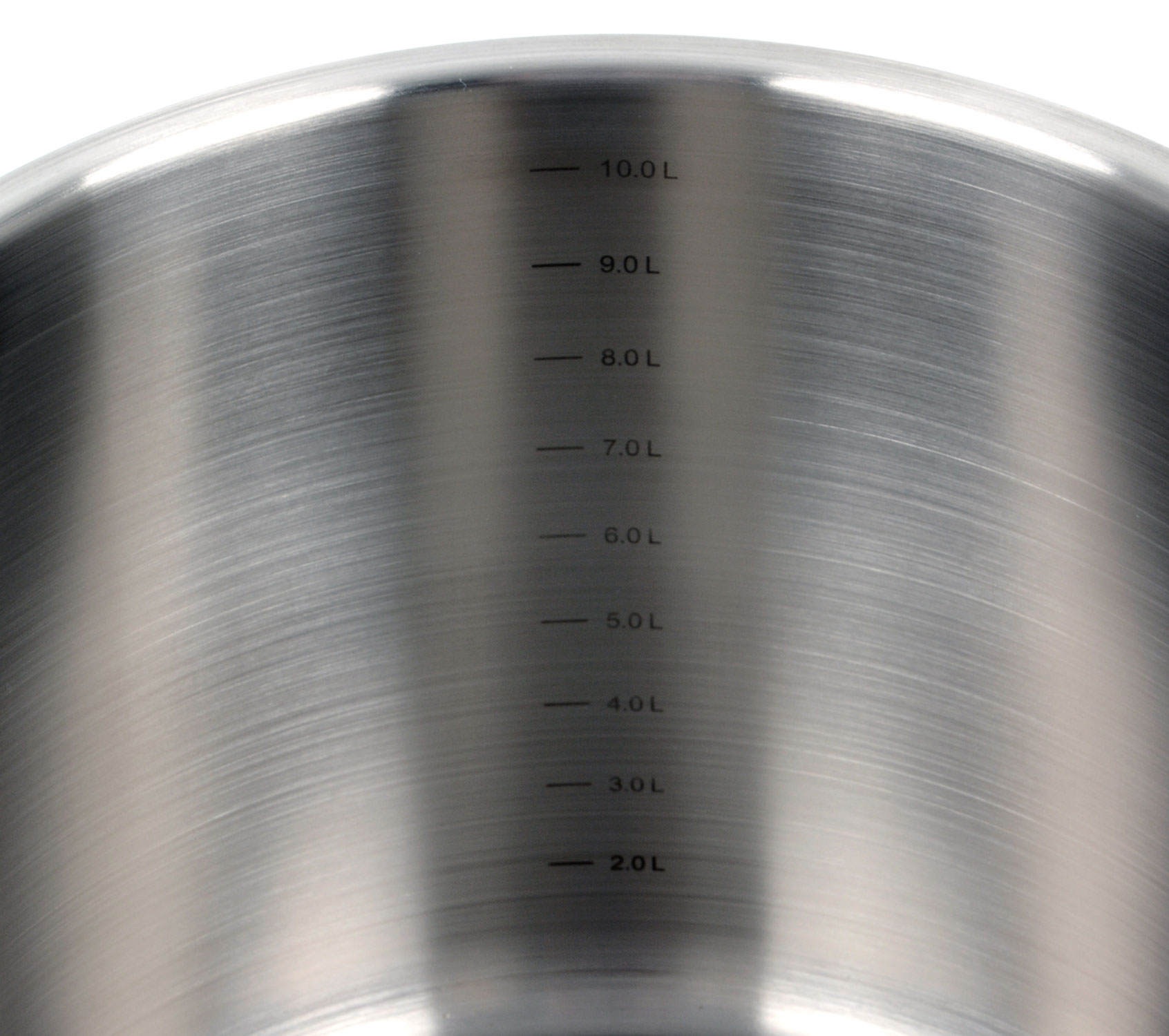 Innenraum eines Edelstahltopfes mit Volumenmarkierungen von 2,0 l bis 10,0 l.