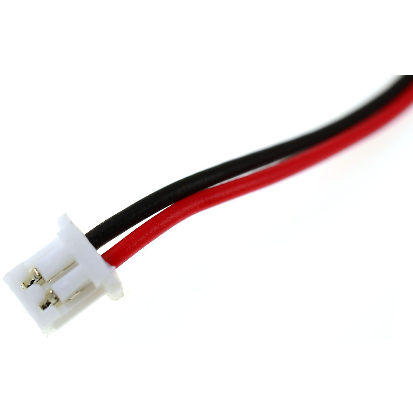 Conector blanco con dos cables: negro y rojo, para un pequeño dispositivo electrónico.