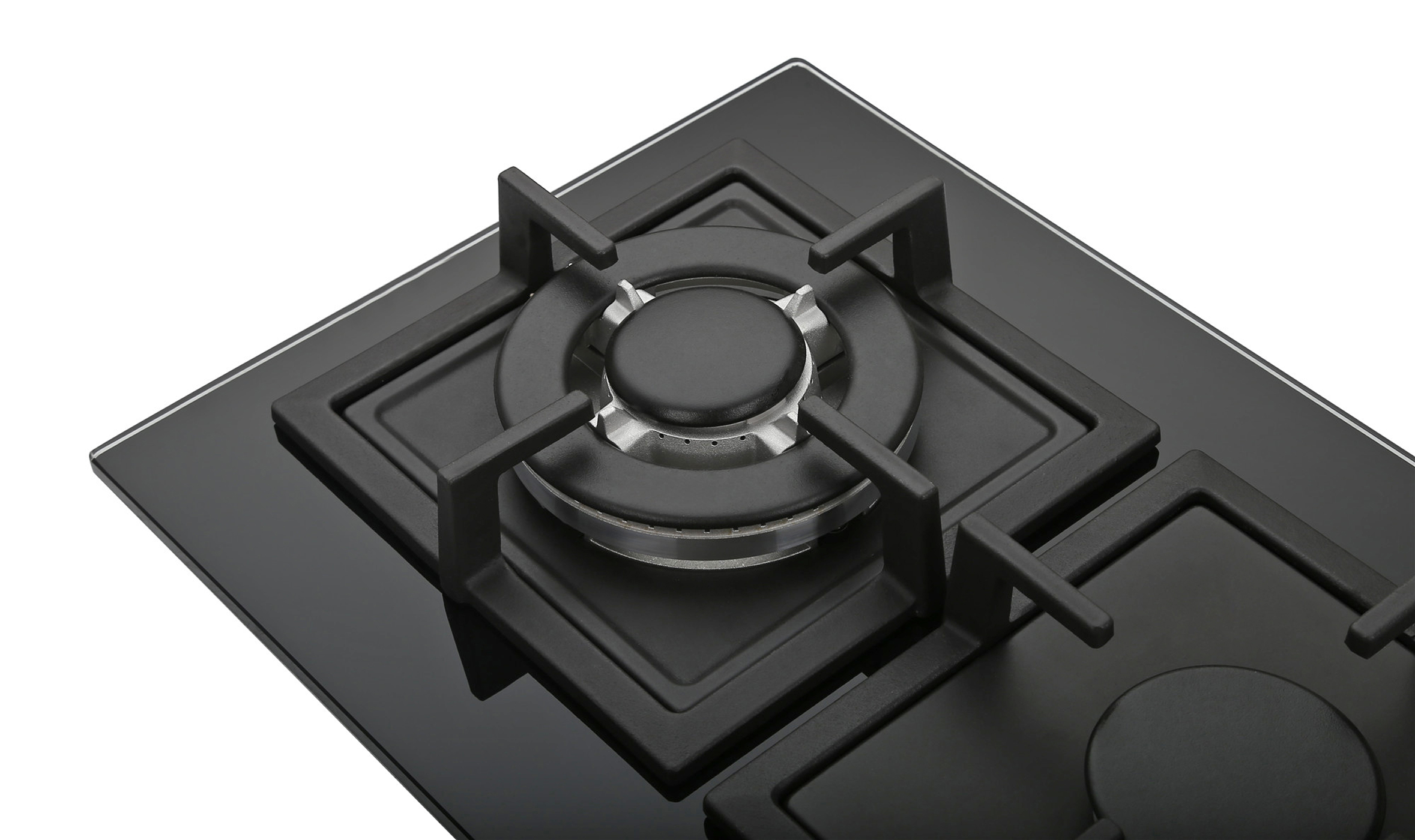 Schwarzes Kochfeld mit vier Kochstellen. Das Design hat eine glänzende Oberfläche und schwarze Roste.