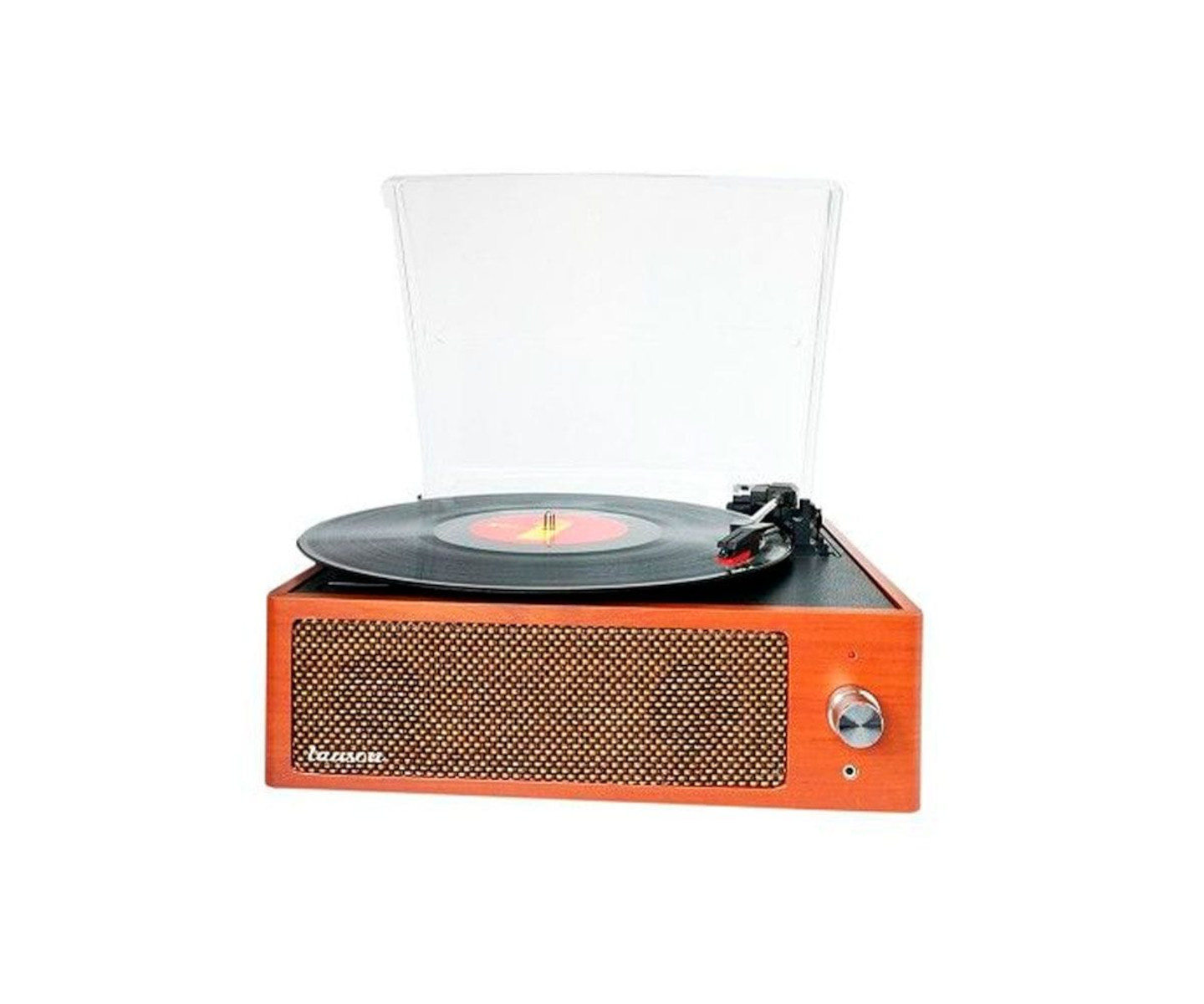 Un tocadiscos de estilo retro con acabado de madera naranja. Tiene un disco y una cubierta transparente.