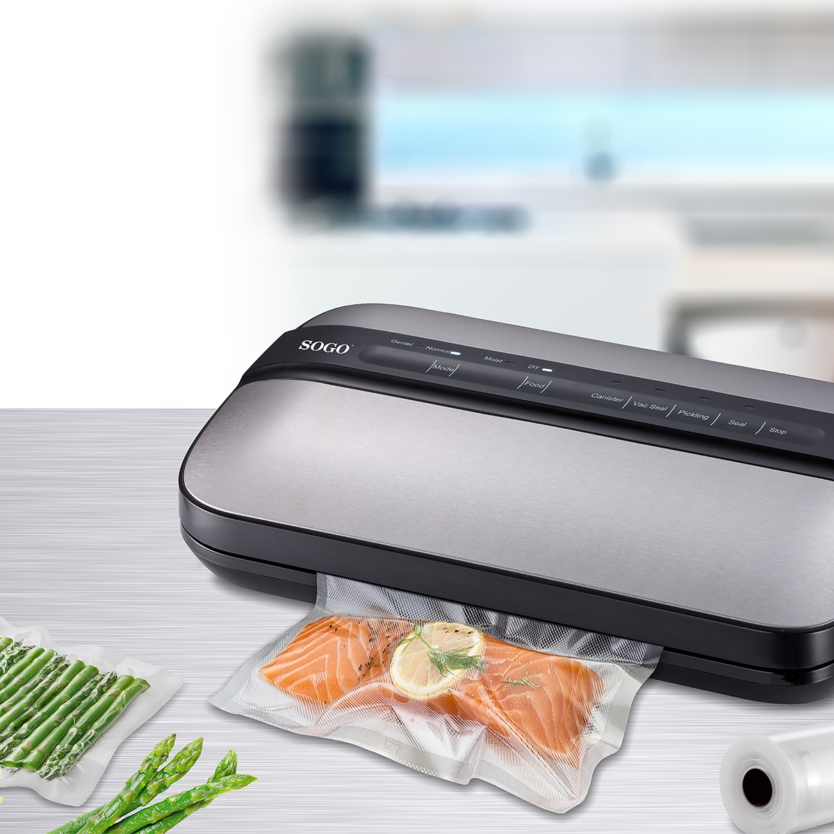 Sigillatrice sottovuoto SOGO argento e nera con salmone e asparagi sottovuoto.